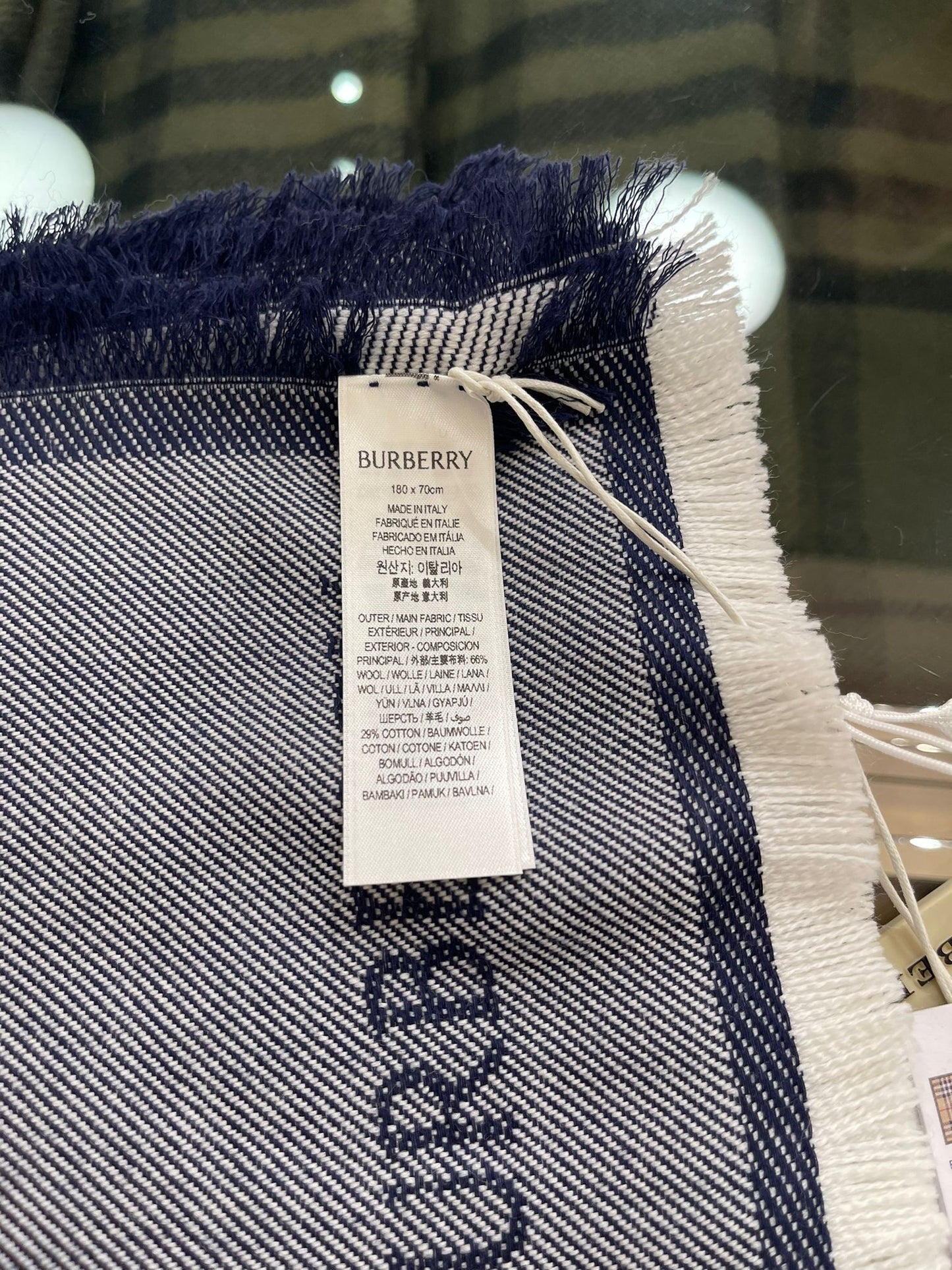 BURBERRY 圍巾- 100%正版(必須先跟店主確定貨物狀況)