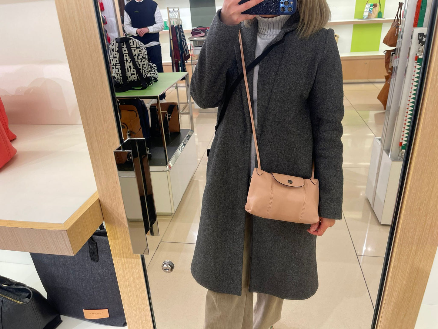 LONGCHAMP 斜揹包- 100%正版(必須先跟店主確定貨物狀況)