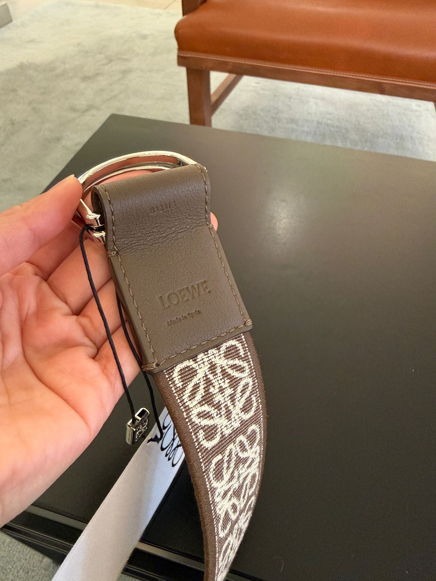 1預訂-LOEWE 腰帶- 100%正版(必須先跟店主確定貨物狀況)