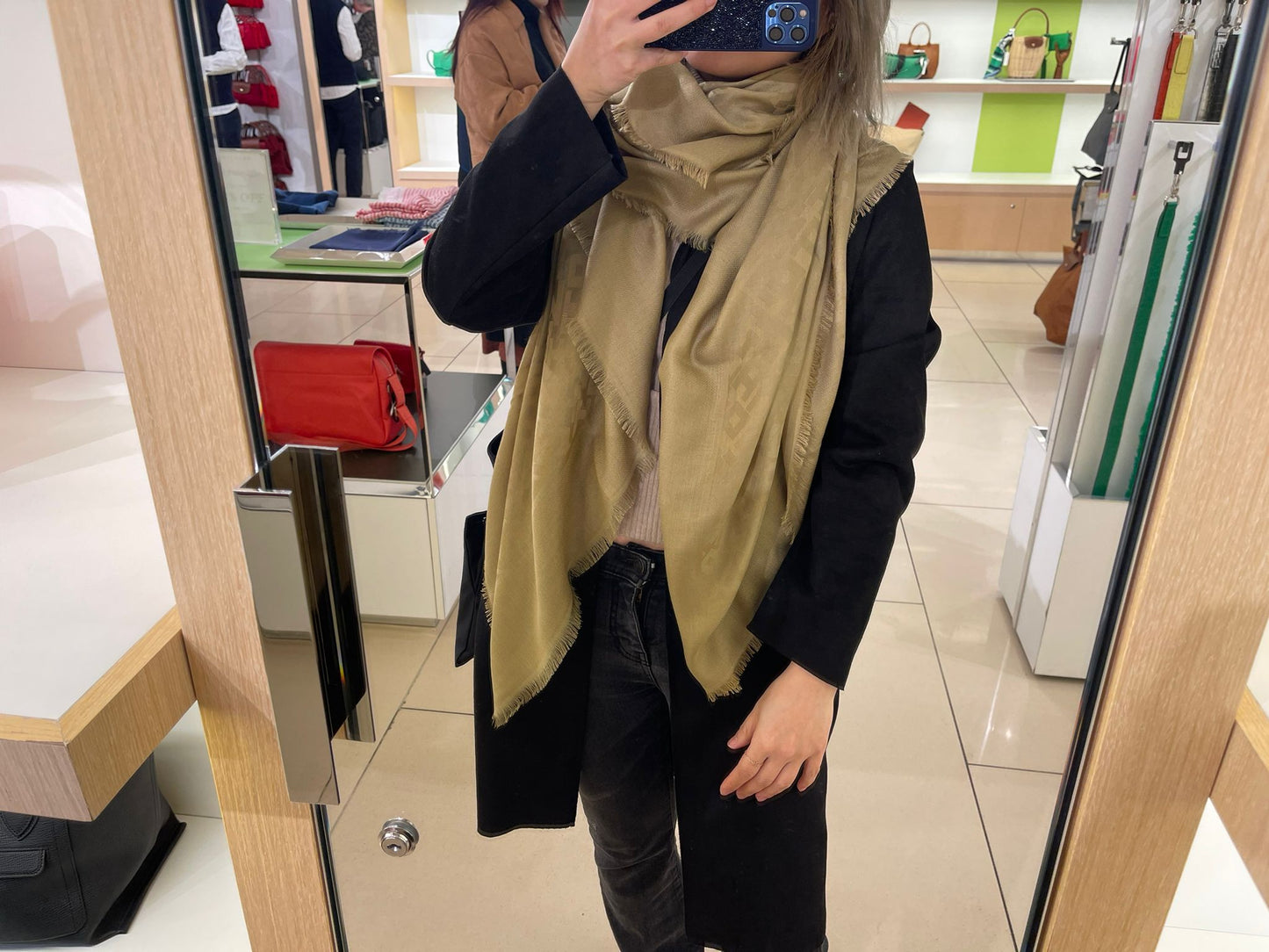 LONGCHAMP 圍巾- 100%正版(必須先跟店主確定貨物狀況)