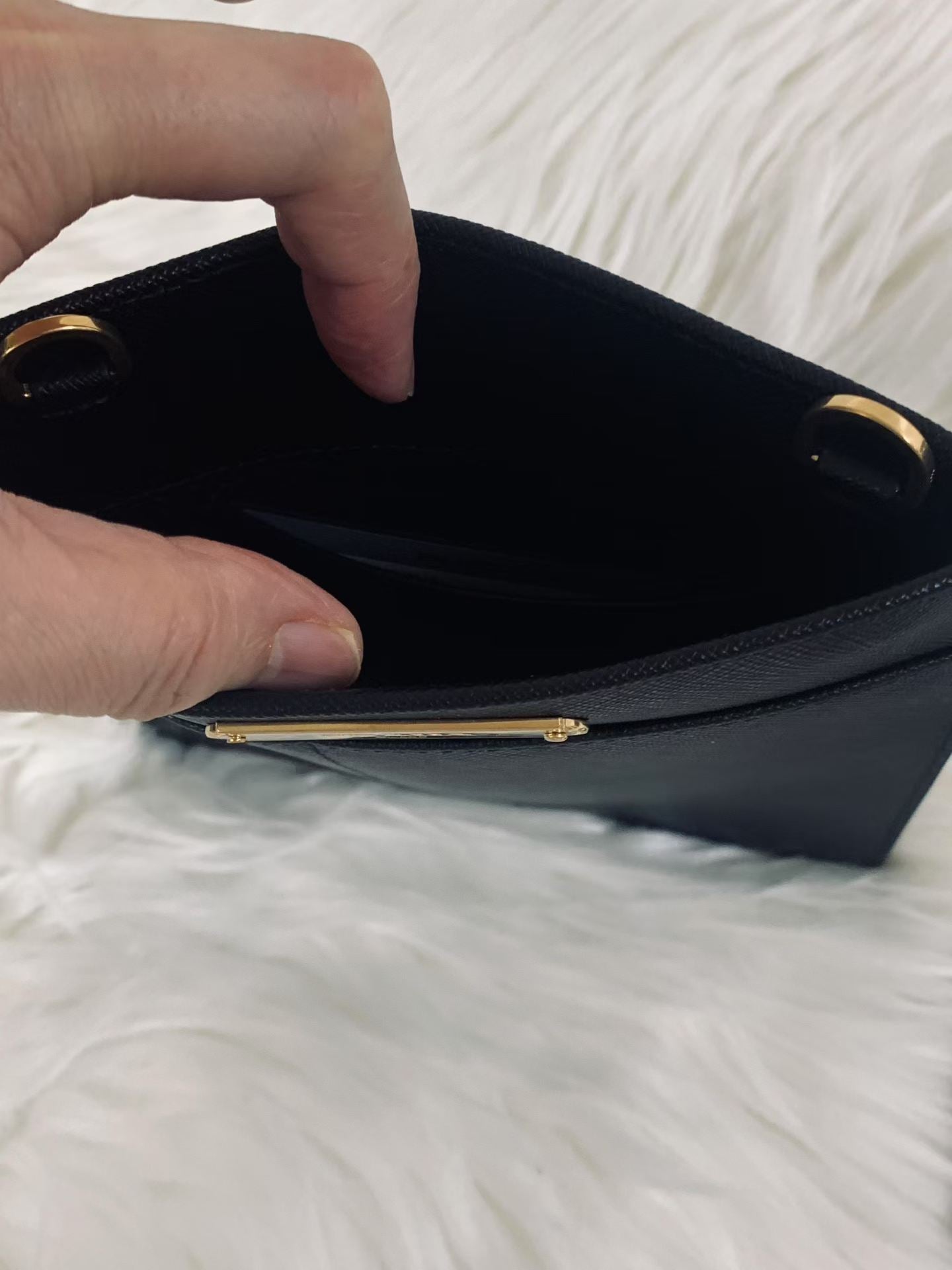 Prada 斜揹 - 100%正版(必須先跟店主確定貨物狀況)