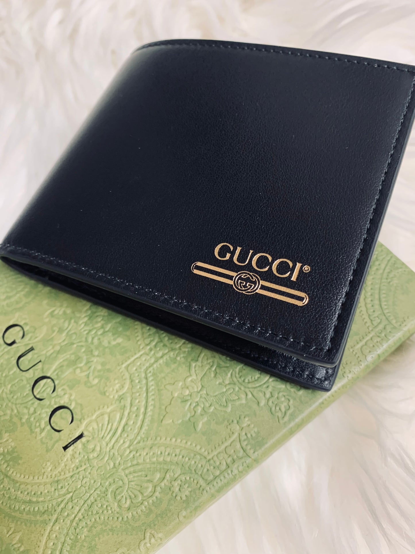 GUCCI 男款銀包- 100%正版(必須先跟店主確定貨物狀況)