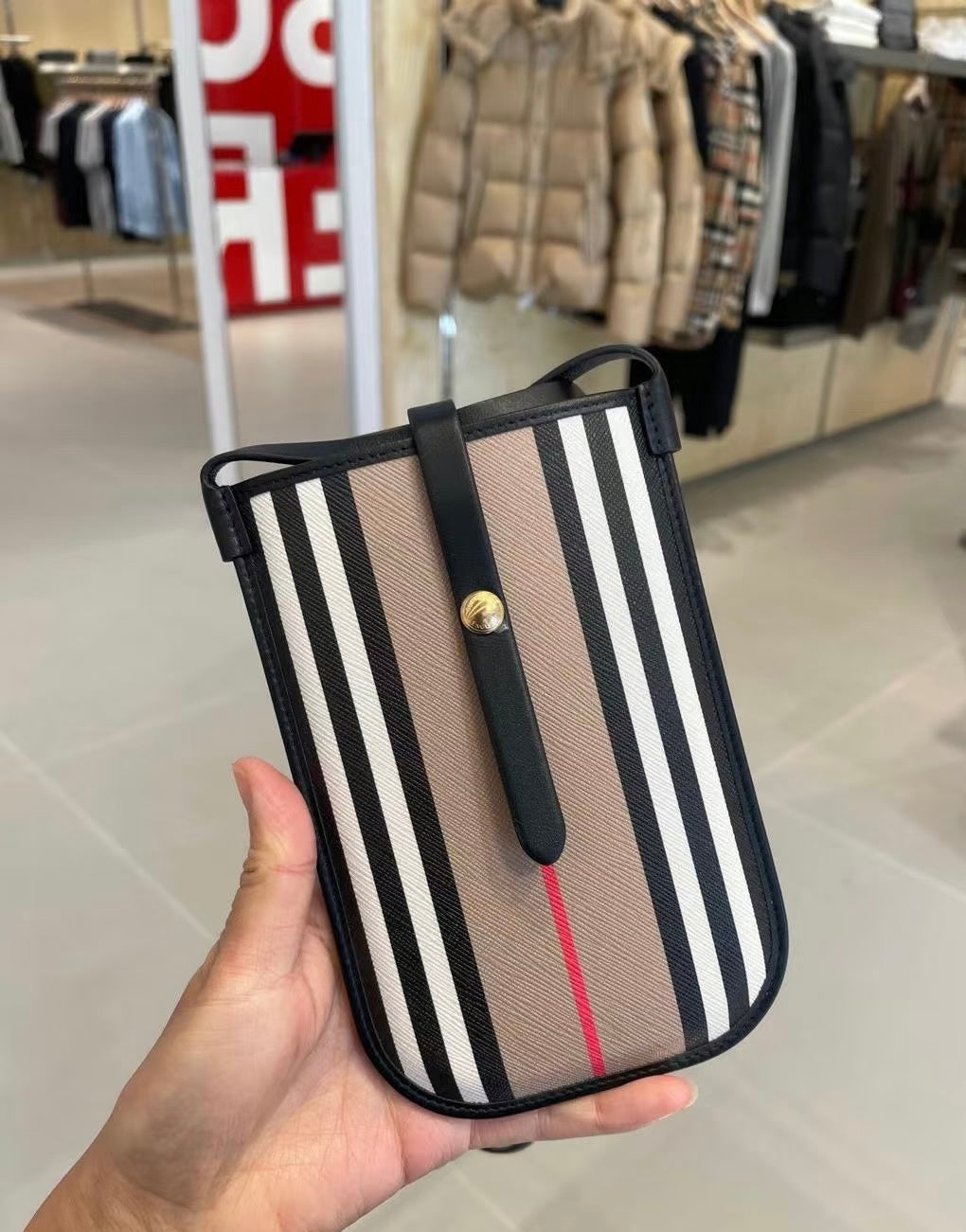 Burberry 女款手機包- 100%正版(必須先跟店主確定貨物狀況)