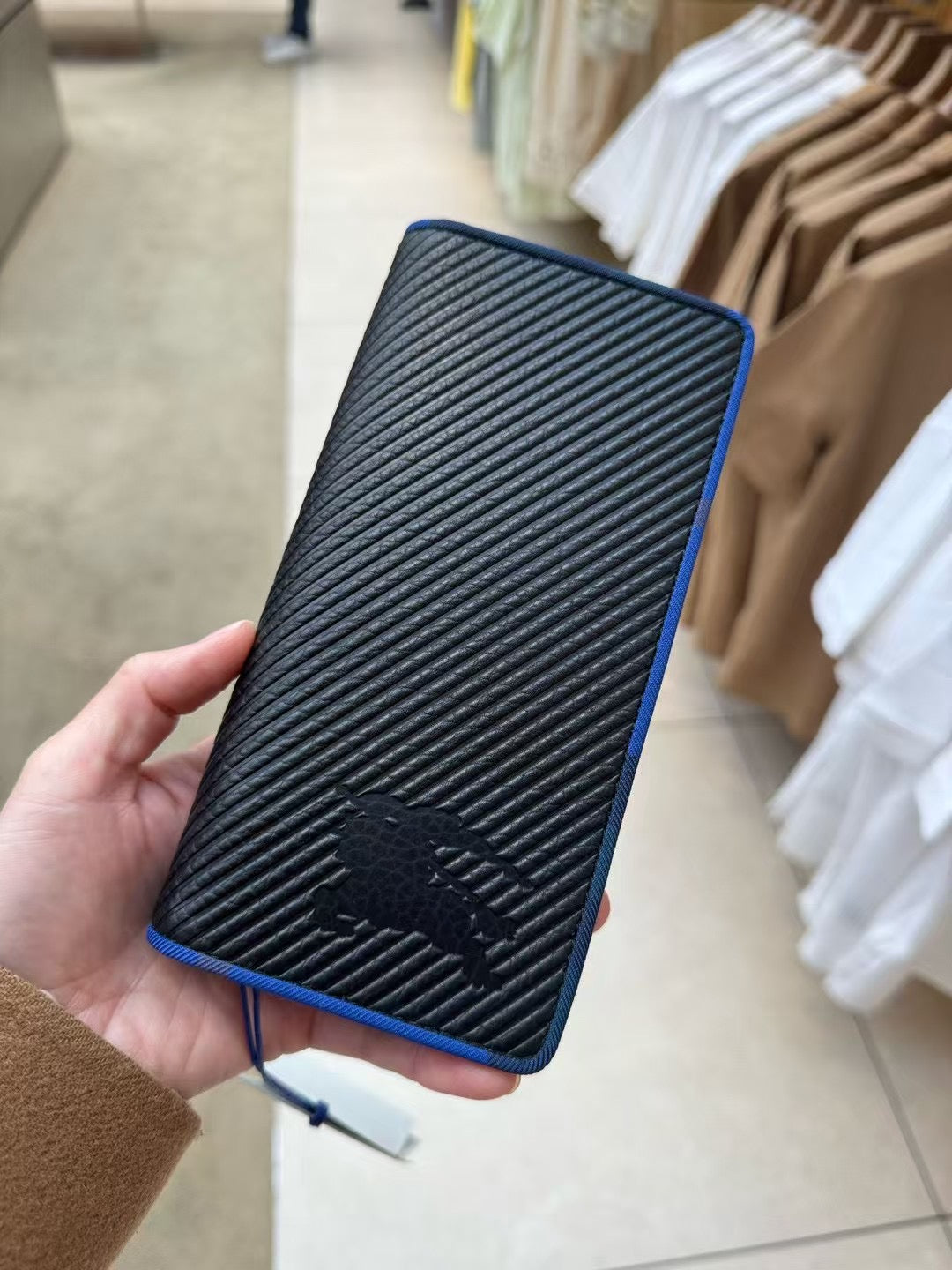 BURBERRY 男款長銀包- 100%正版(必須先跟店主確定貨物狀況)