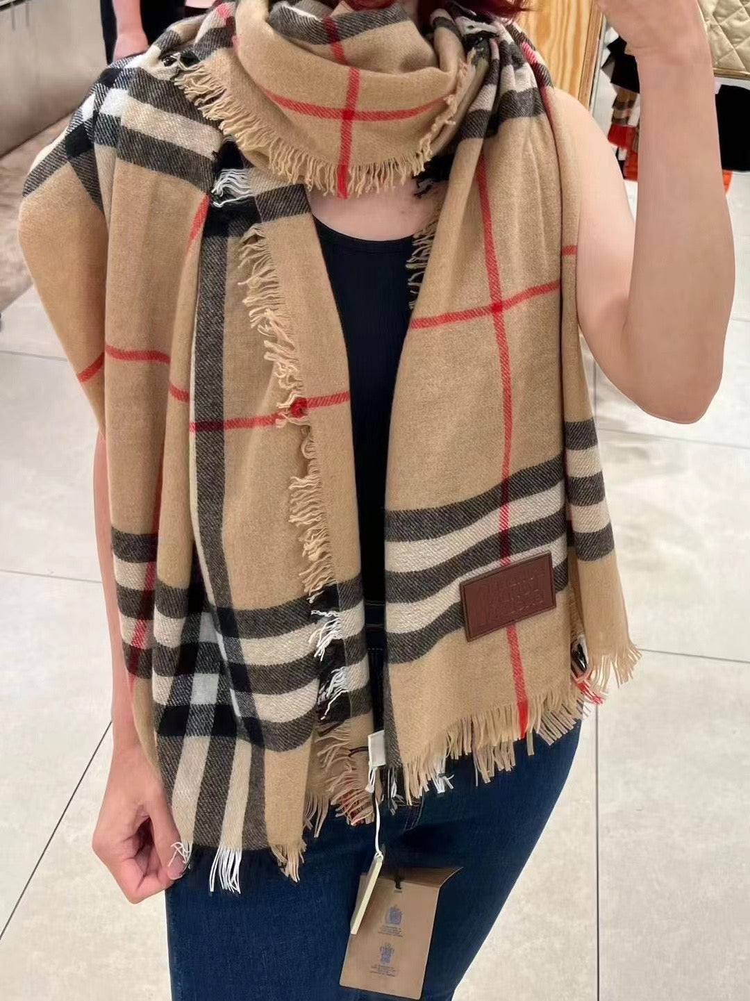 Burberry 圍巾- 100%正版(必須先跟店主確定貨物狀況)