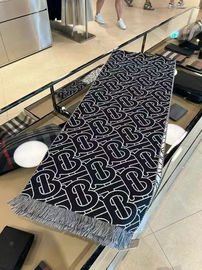 BURBERRY 圍巾 - 100%正版(必須先跟店主確定貨物狀況)