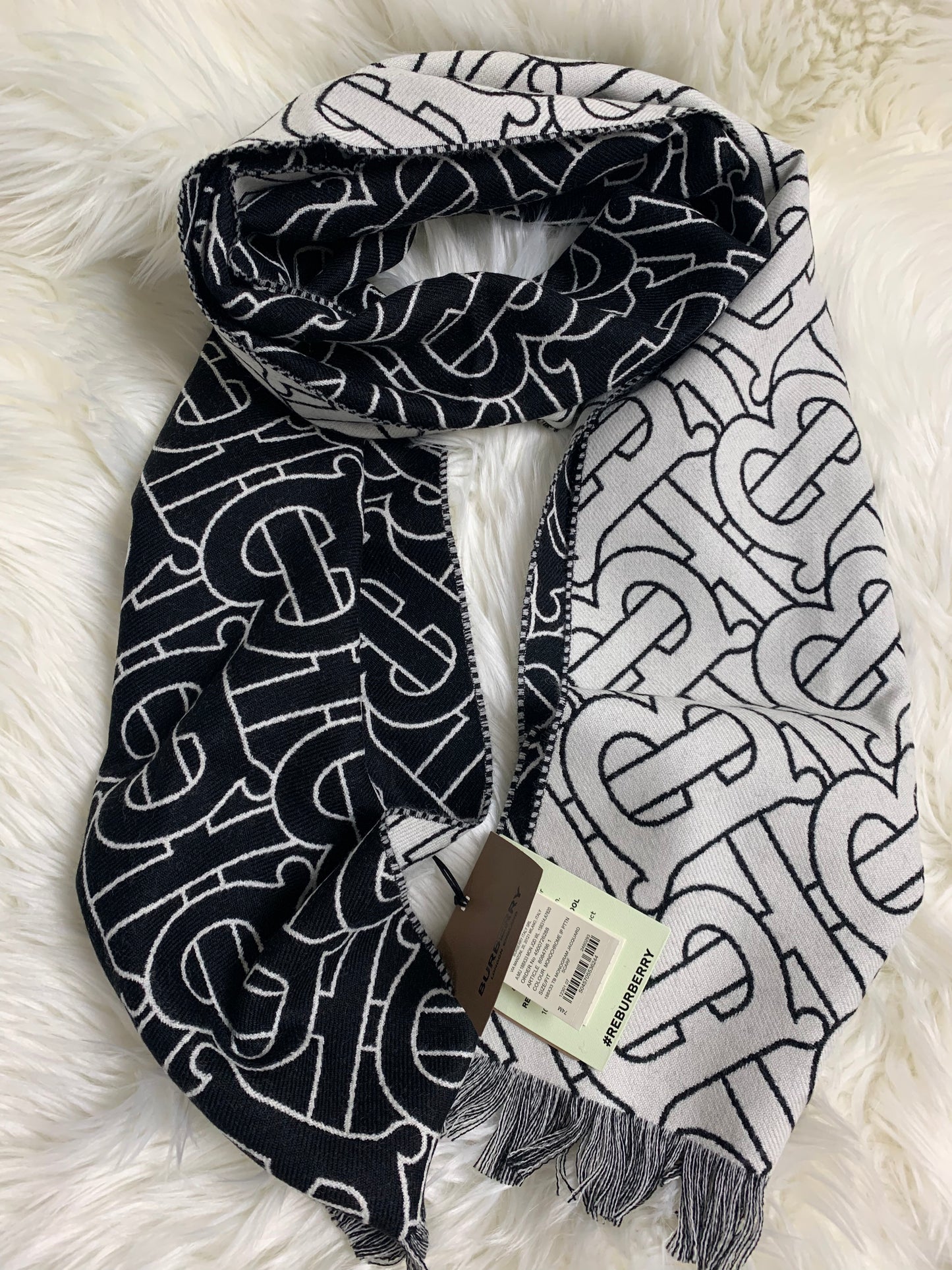 BURBERRY 圍巾 - 100%正版(必須先跟店主確定貨物狀況)