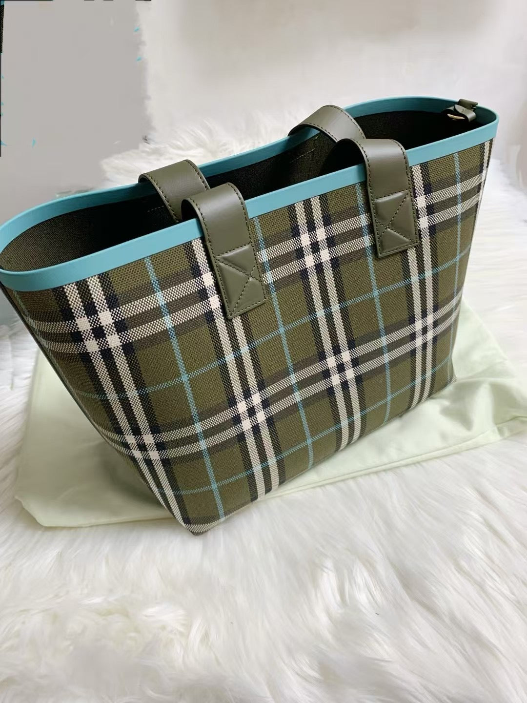 Burberrry TOTE - 100%正版(必須先跟店主確定貨物狀況)