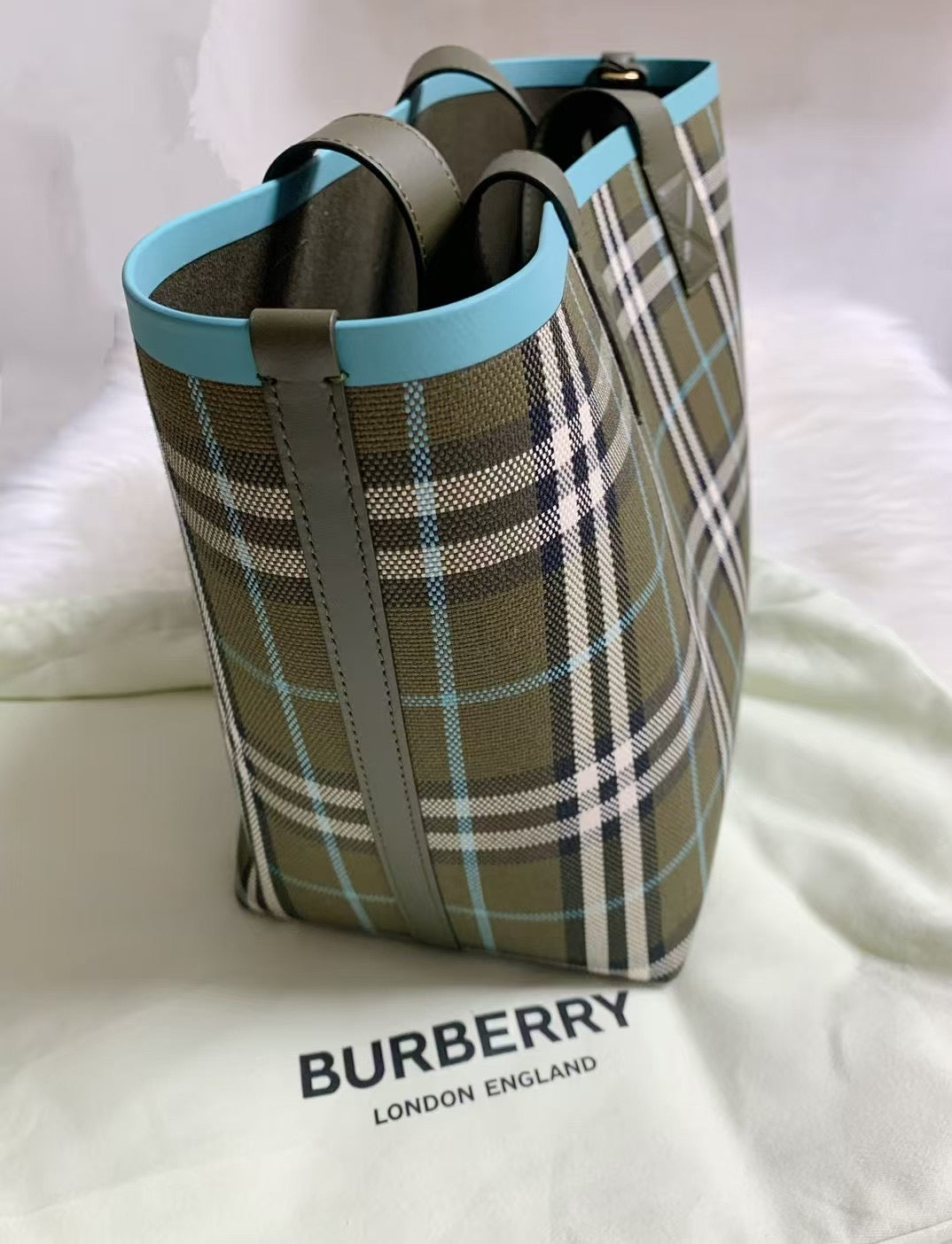 Burberrry TOTE - 100%正版(必須先跟店主確定貨物狀況)