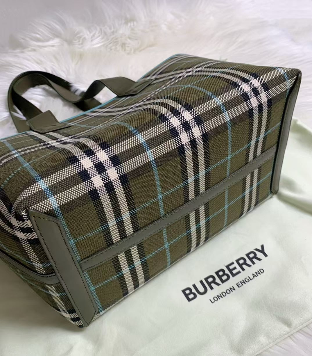 Burberrry TOTE - 100%正版(必須先跟店主確定貨物狀況)