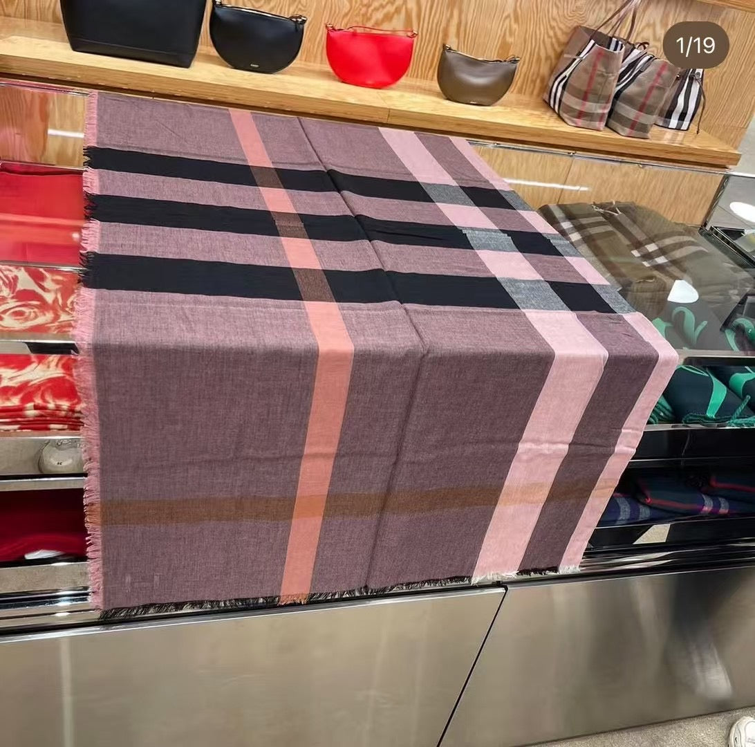 BURBERRY 圍巾 - 100%正版(必須先跟店主確定貨物狀況)