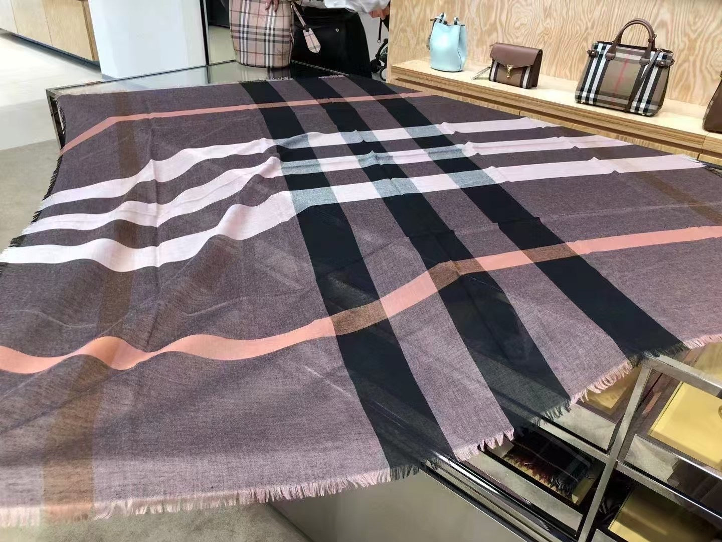 BURBERRY 圍巾 - 100%正版(必須先跟店主確定貨物狀況)