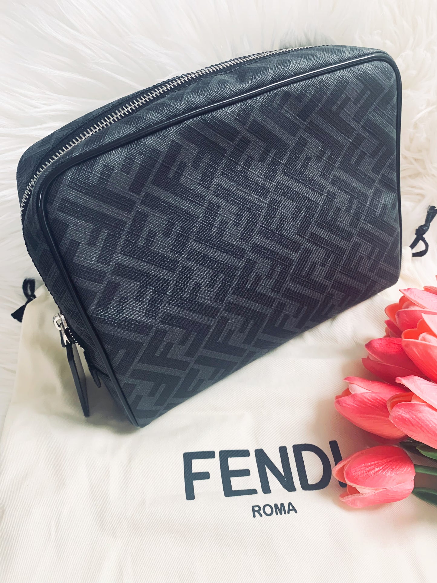 FENDI 男款手包- 100%正版(必須先跟店主確定貨物狀況)
