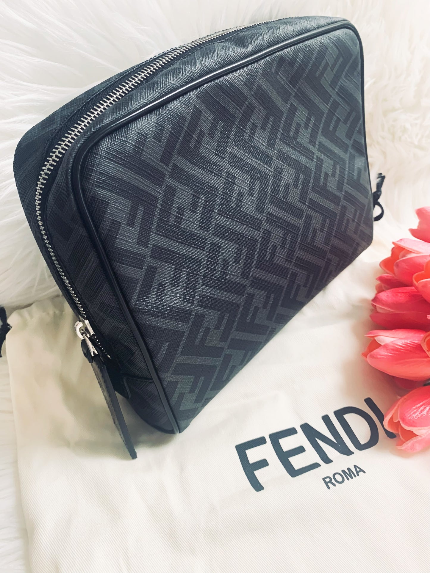 FENDI 男款手包- 100%正版(必須先跟店主確定貨物狀況)