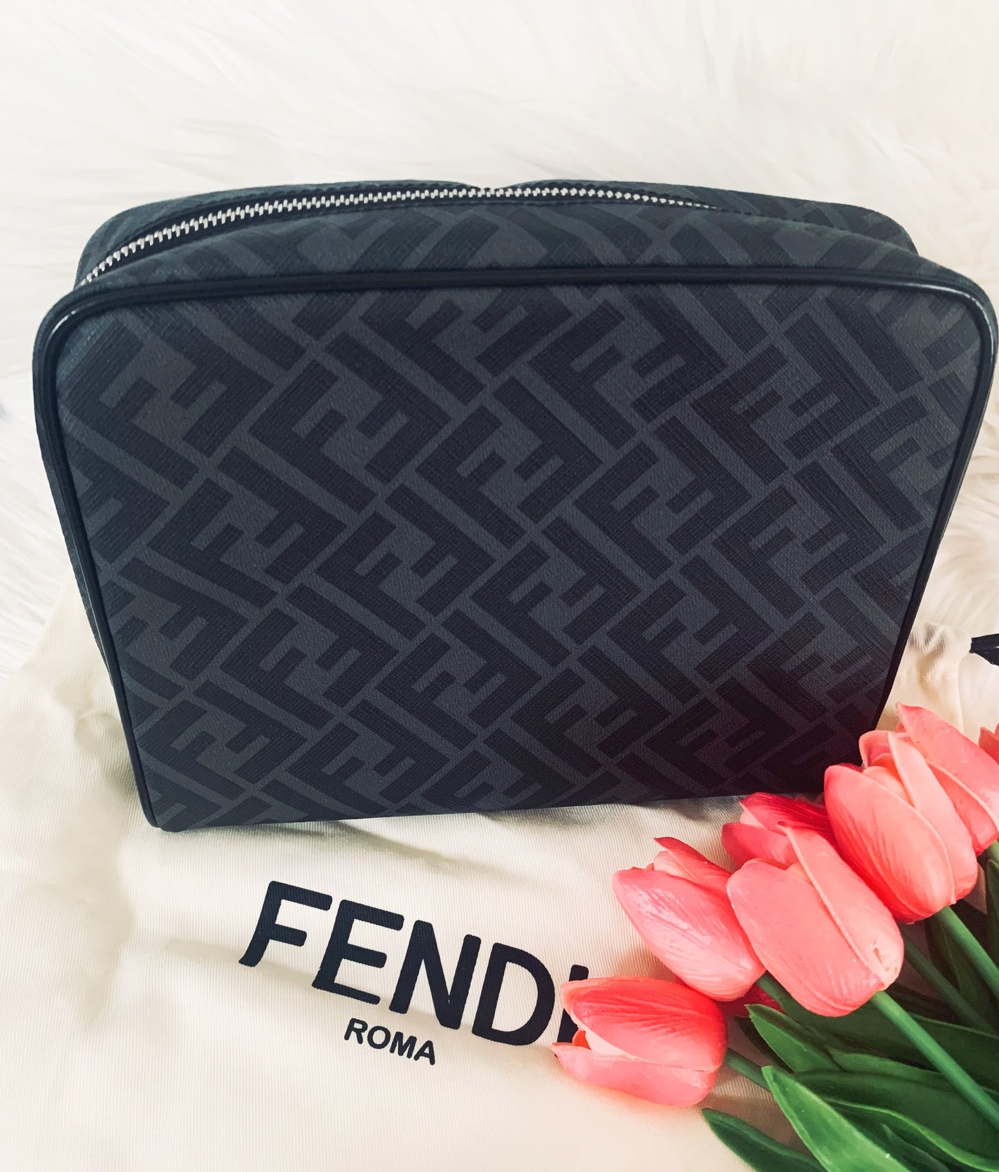 FENDI 男款手包- 100%正版(必須先跟店主確定貨物狀況)