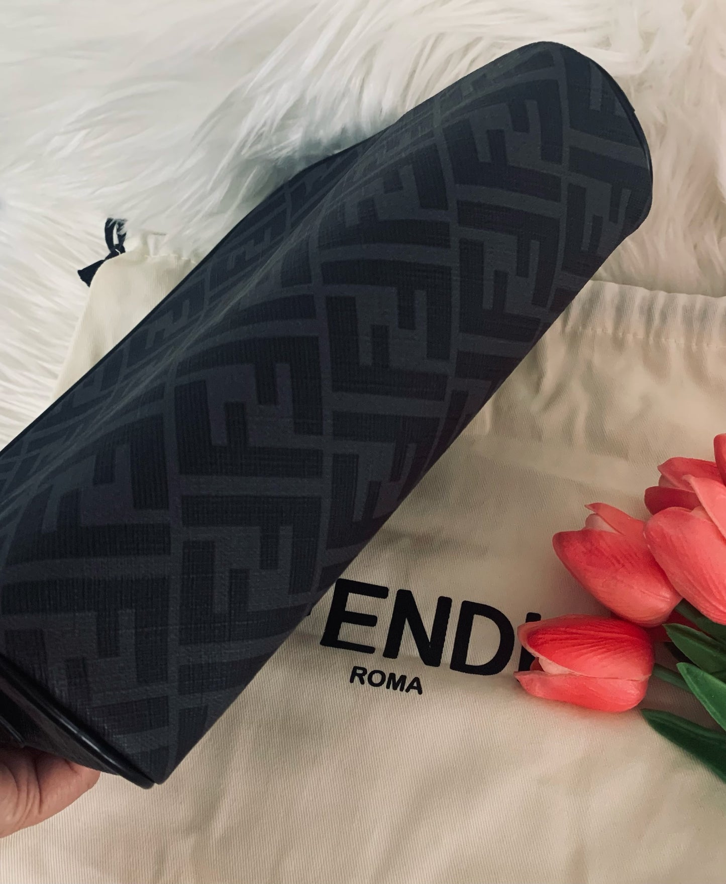 FENDI 男款手包- 100%正版(必須先跟店主確定貨物狀況)
