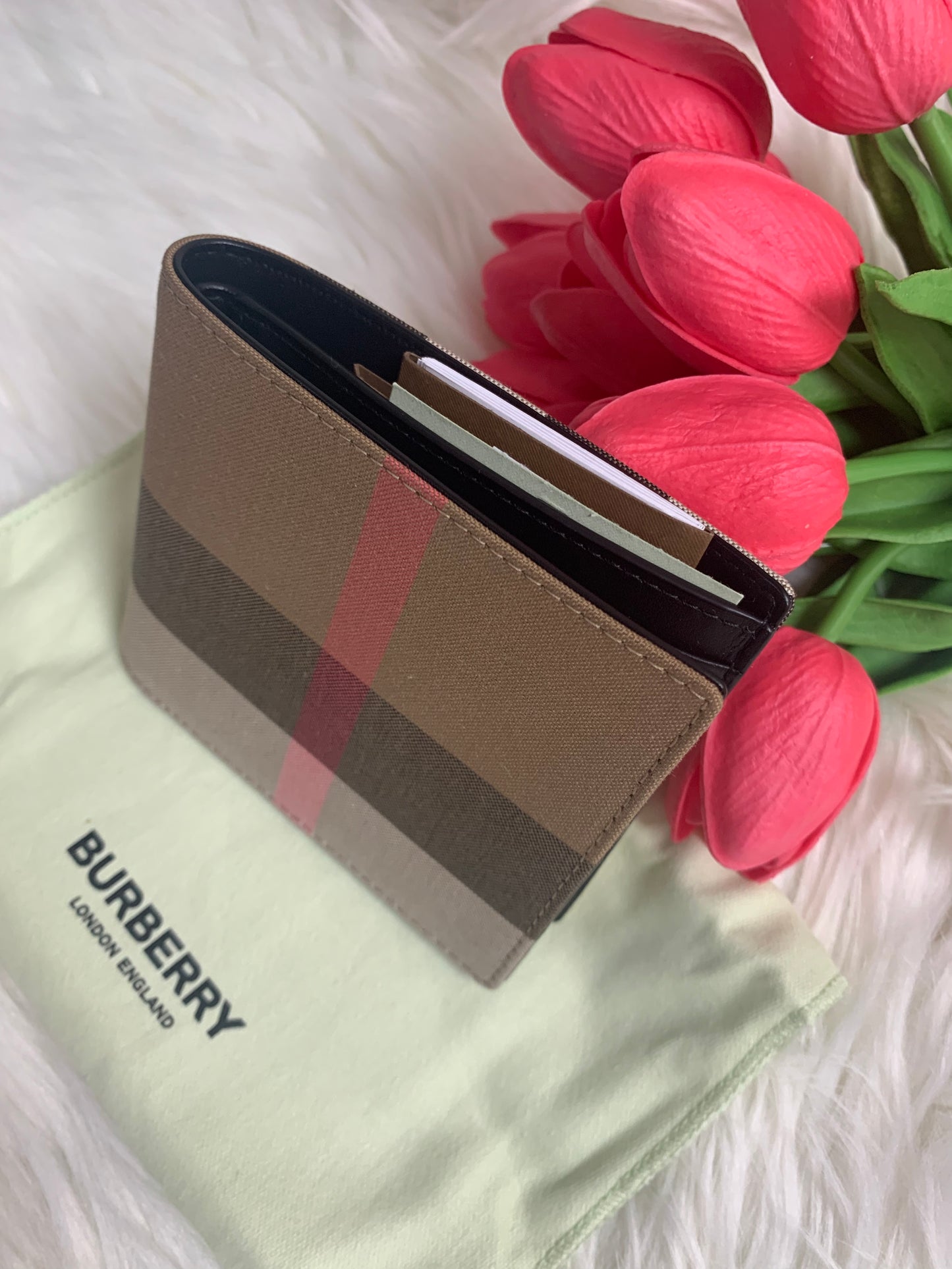 BURBERRY 男款銀包- 100%正版(必須先跟店主確定貨物狀況)