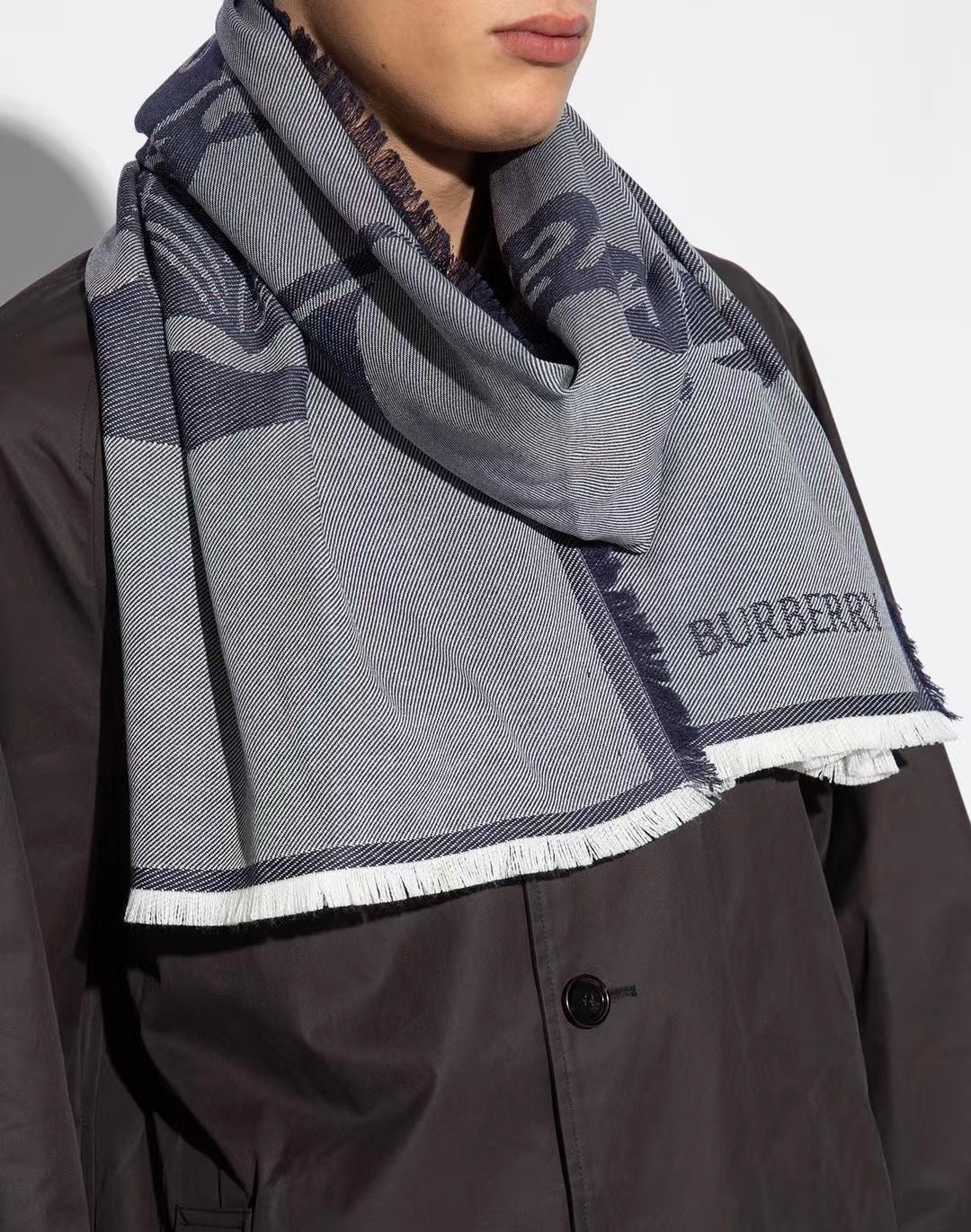 BURBERRY 圍巾- 100%正版(必須先跟店主確定貨物狀況)