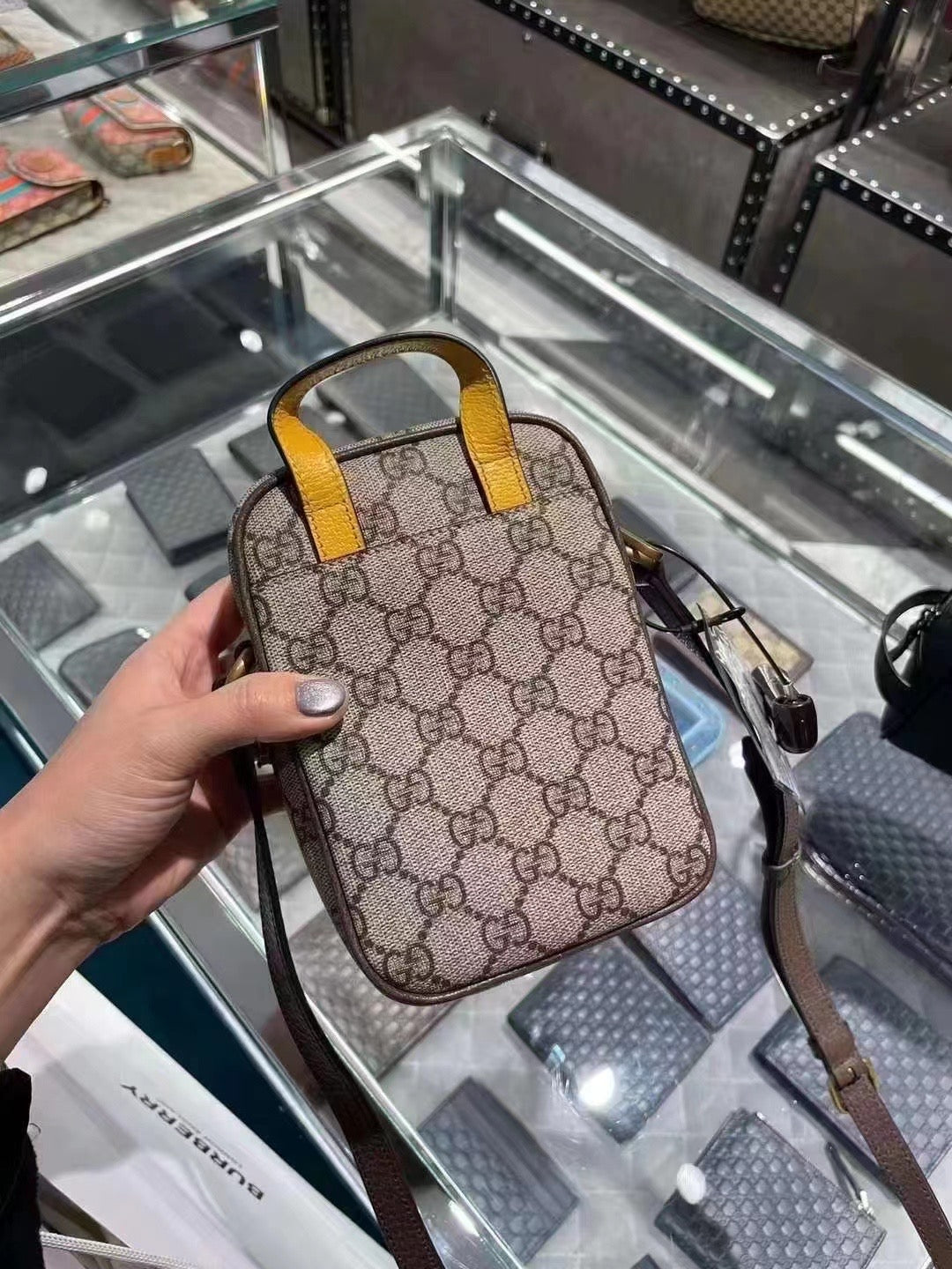 GUCCI 斜揹包 - 100%正版(必須先跟店主確定貨物狀況)