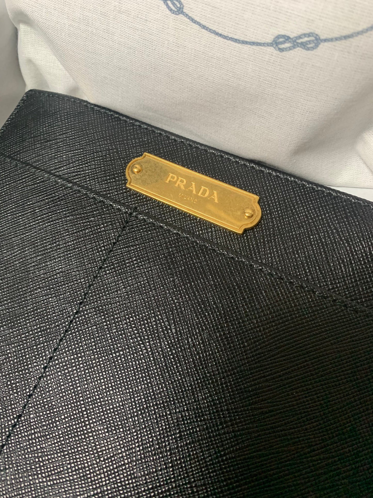 Prada 斜揹 - 100%正版(必須先跟店主確定貨物狀況)