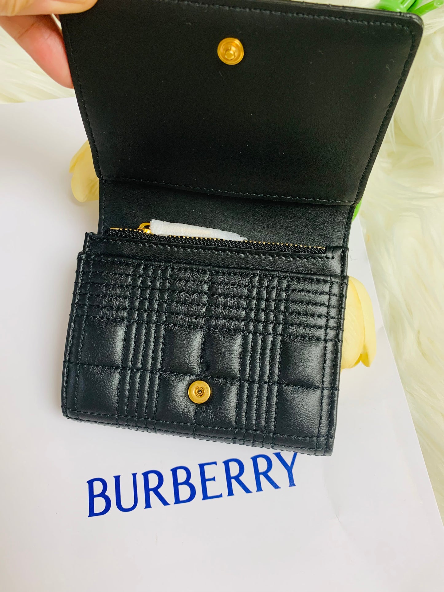 Burberry 女款銀包- 100%正版(必須先跟店主確定貨物狀況)