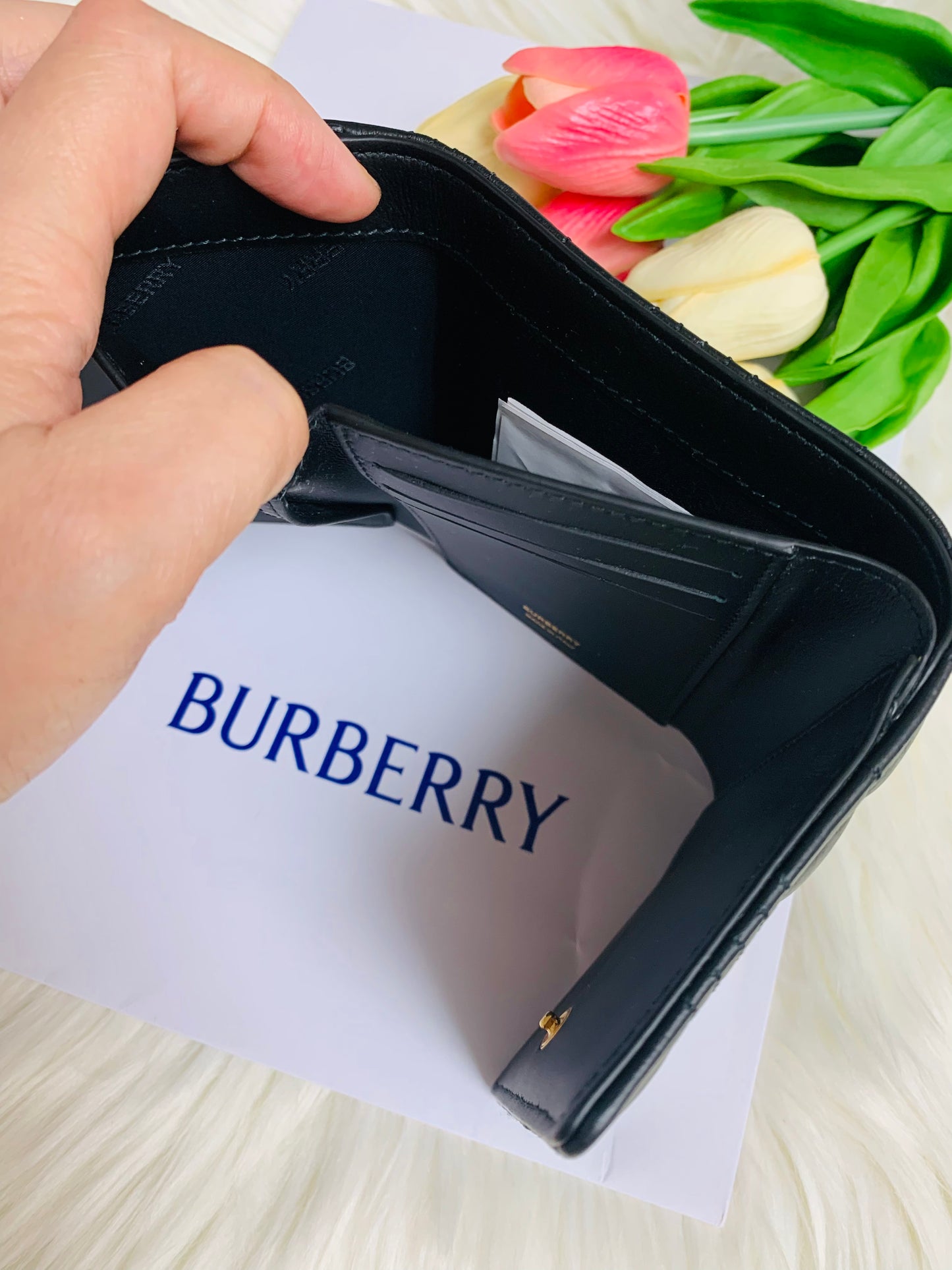 Burberry 女款銀包- 100%正版(必須先跟店主確定貨物狀況)