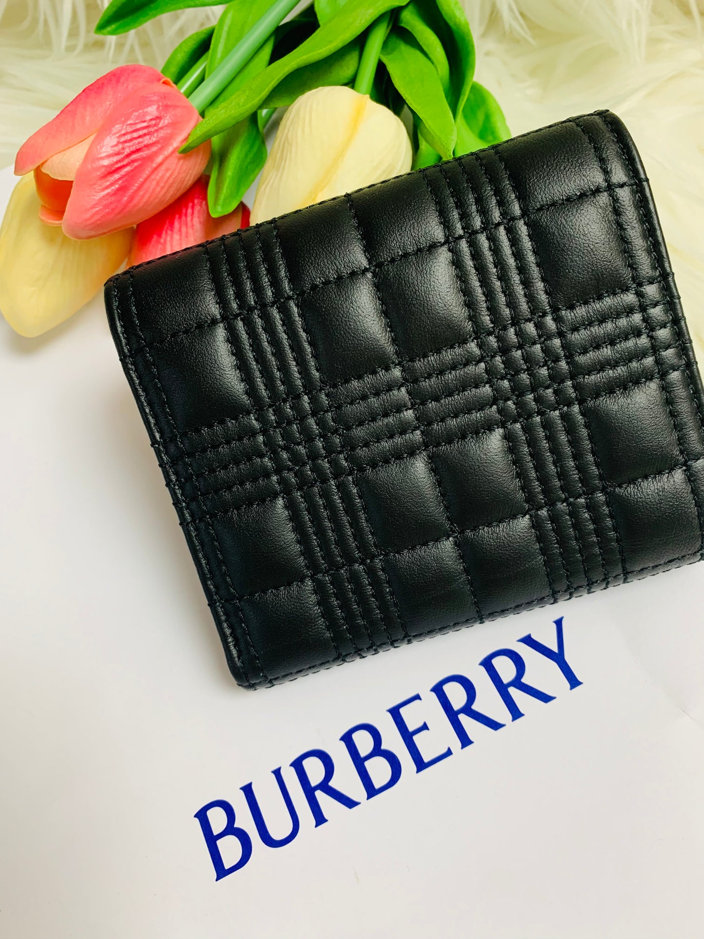 Burberry 女款銀包- 100%正版(必須先跟店主確定貨物狀況)