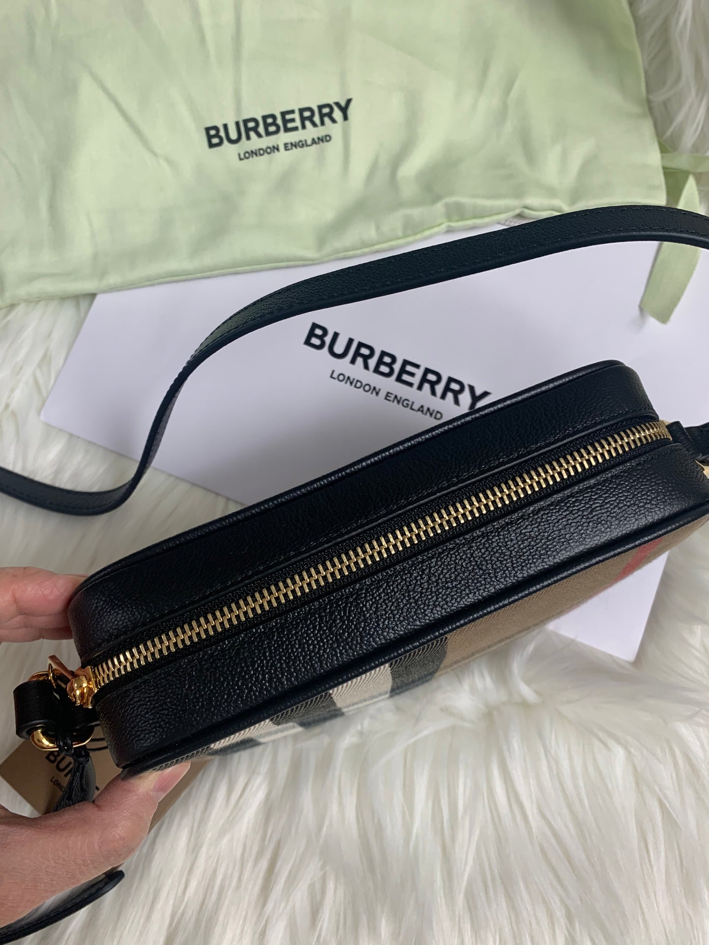 BURBERRY 斜揹袋- 100%正版(必須先跟店主確定貨物狀況)