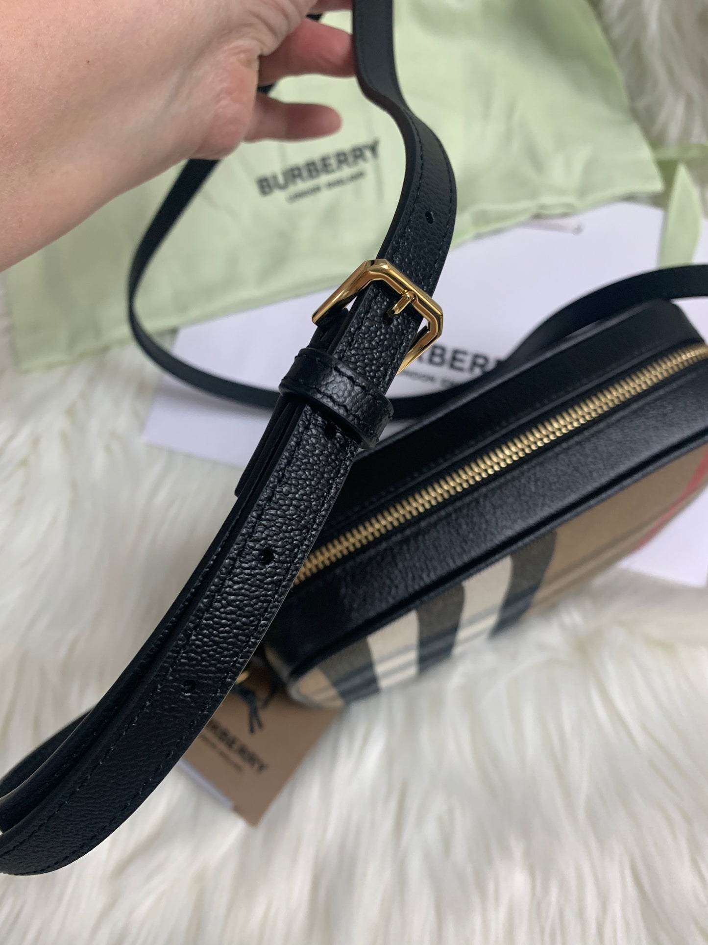 BURBERRY 斜揹袋- 100%正版(必須先跟店主確定貨物狀況)