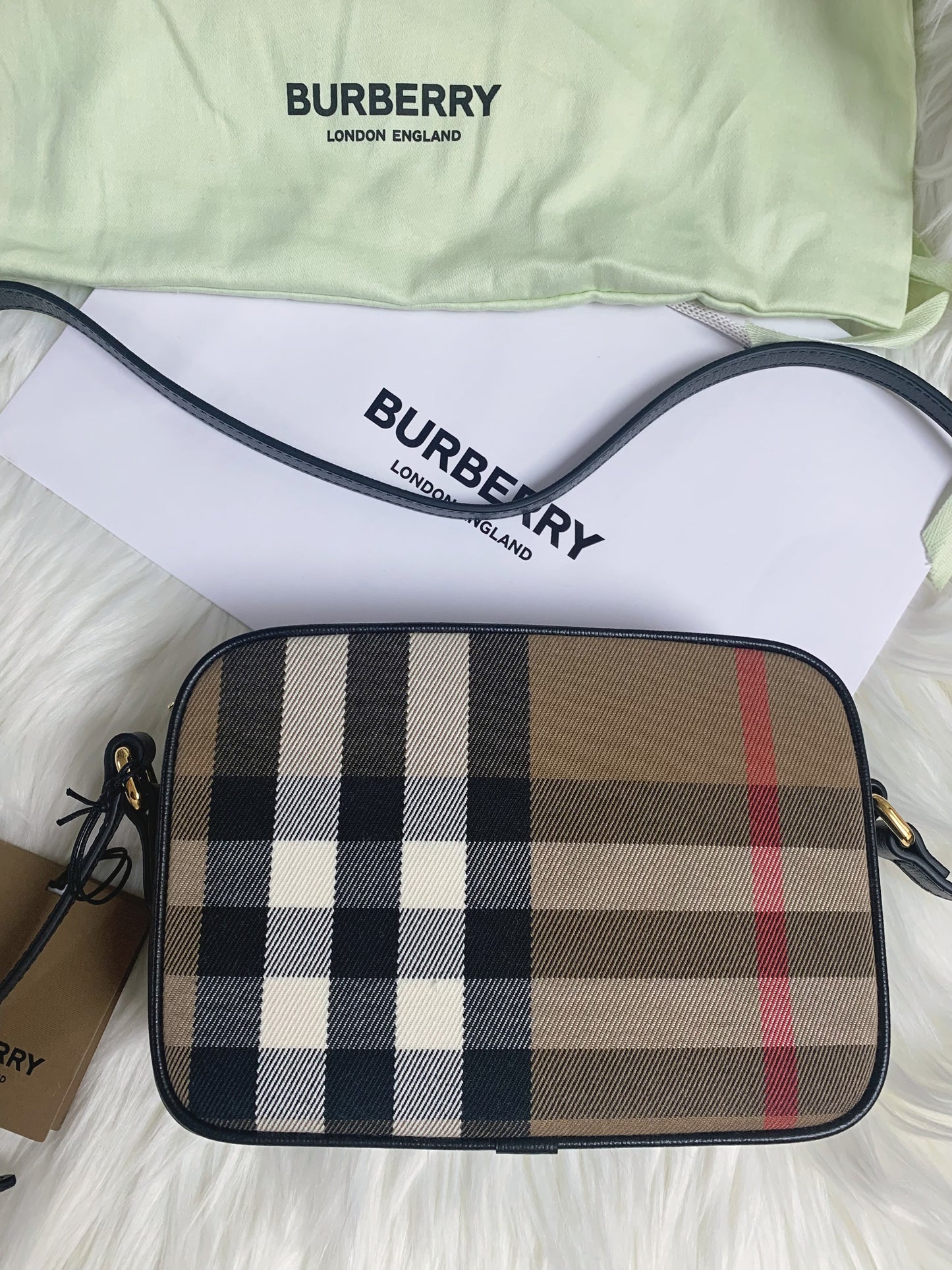 BURBERRY 斜揹袋- 100%正版(必須先跟店主確定貨物狀況)
