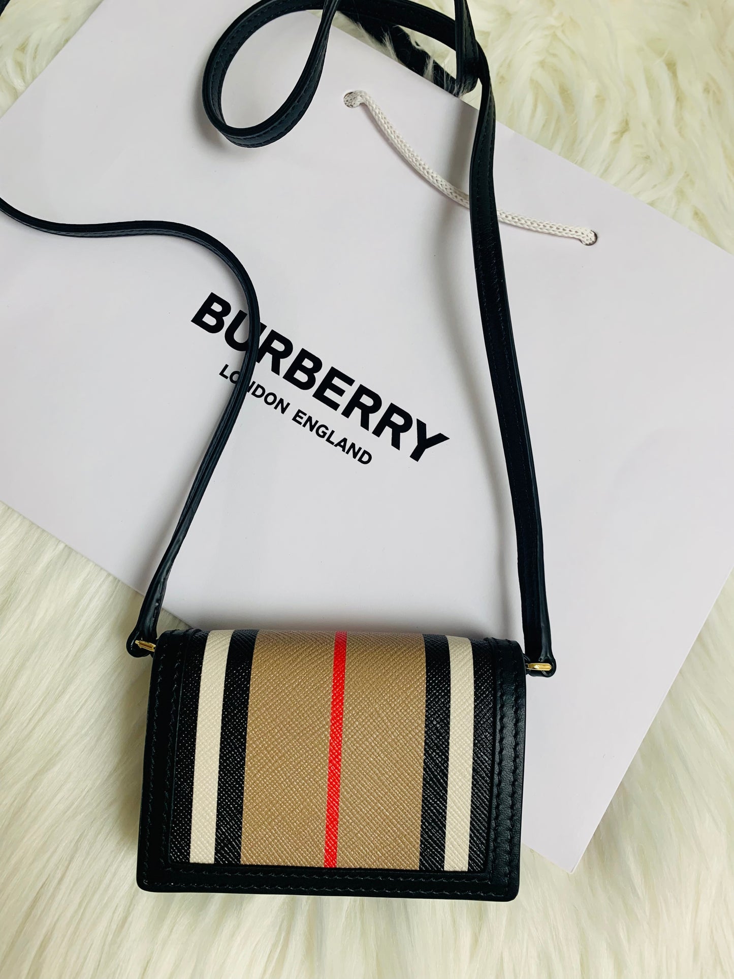 BURBERRY 小癈包 100%正版(必須先跟店主確定貨物狀況)