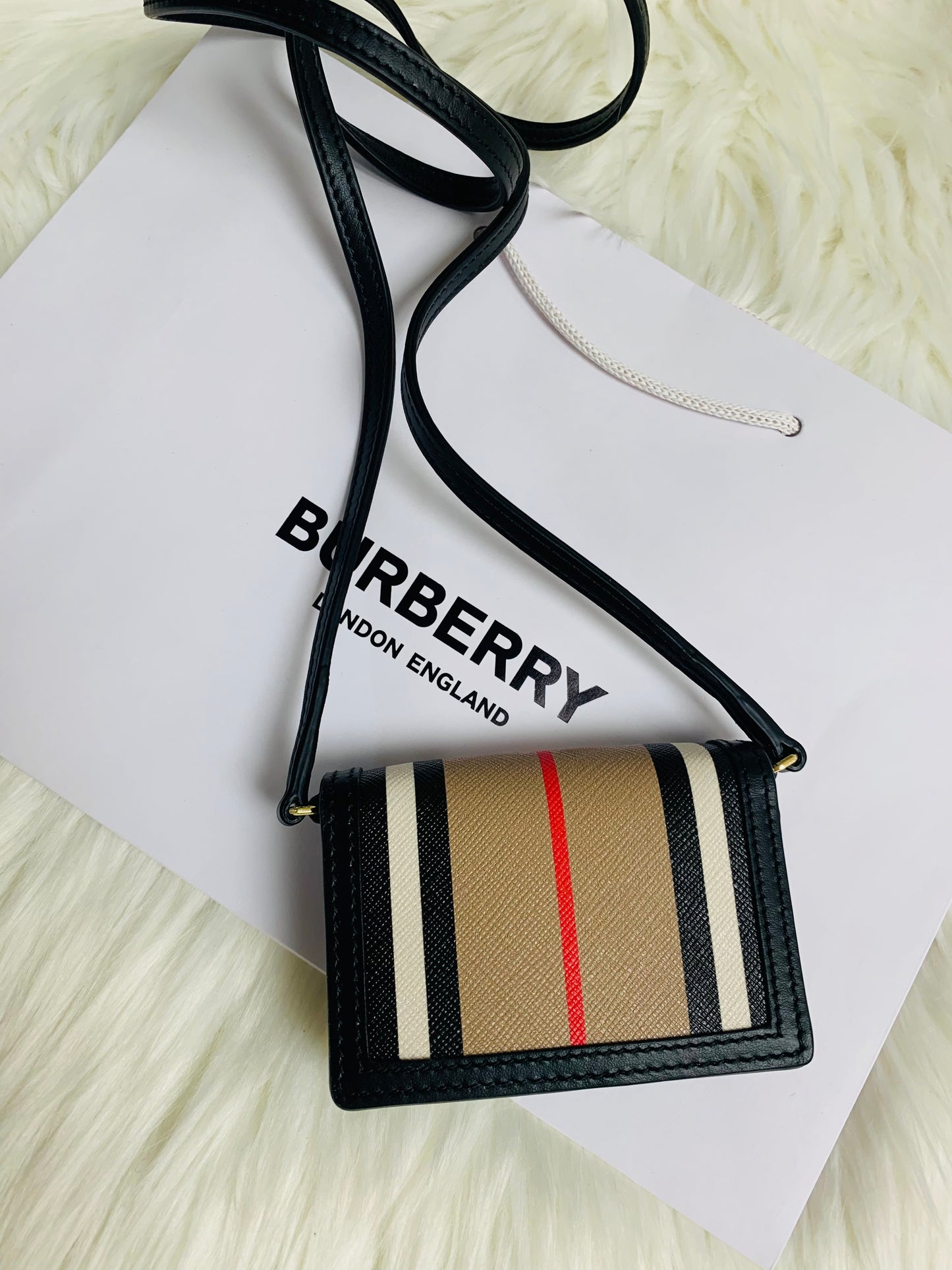 BURBERRY 小癈包 100%正版(必須先跟店主確定貨物狀況)