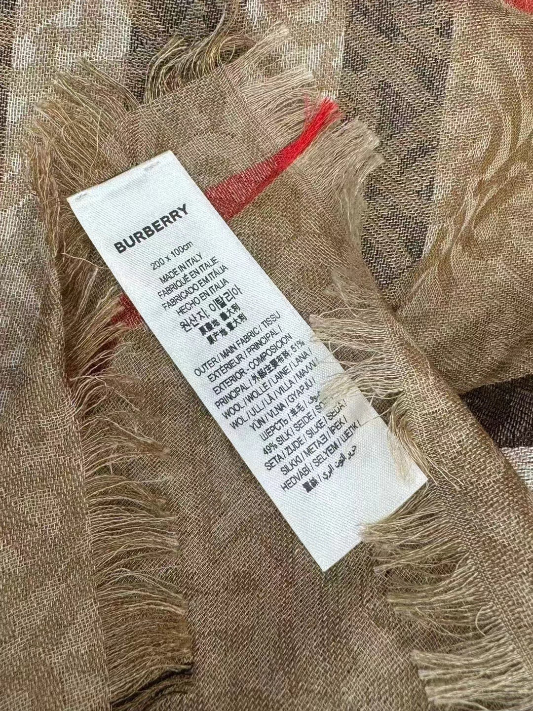 Burberry 圍巾- 100%正版(必須先跟店主確定貨物狀況)