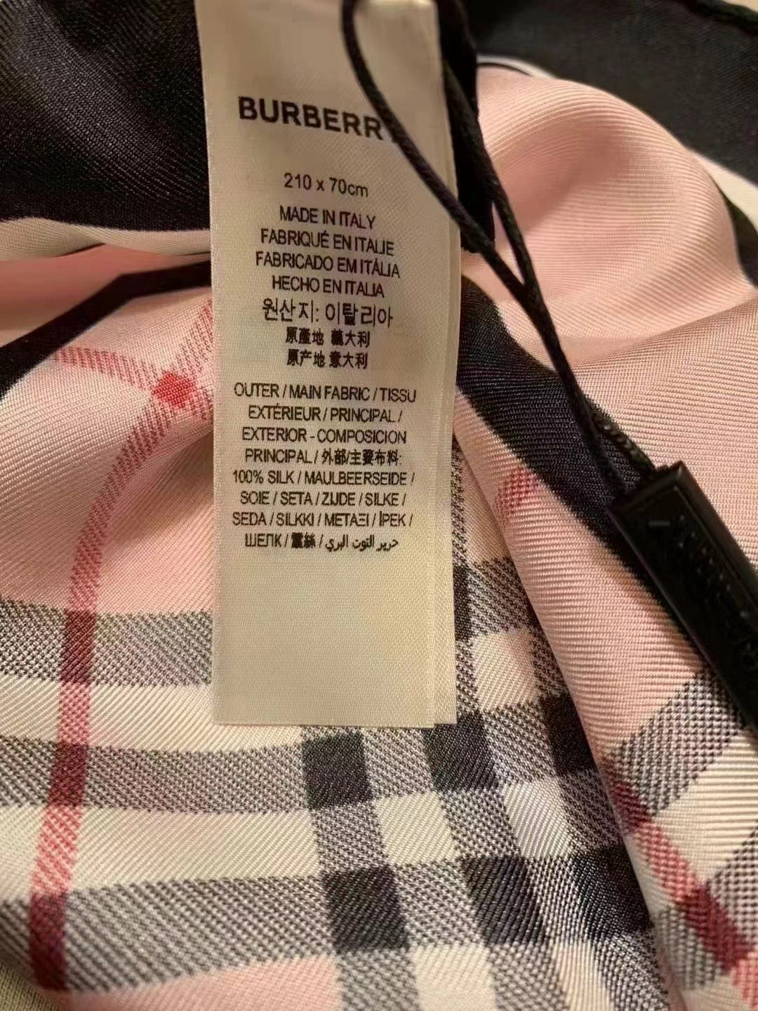 Burberry 絲巾- 100%正版(必須先跟店主確定貨物狀況)