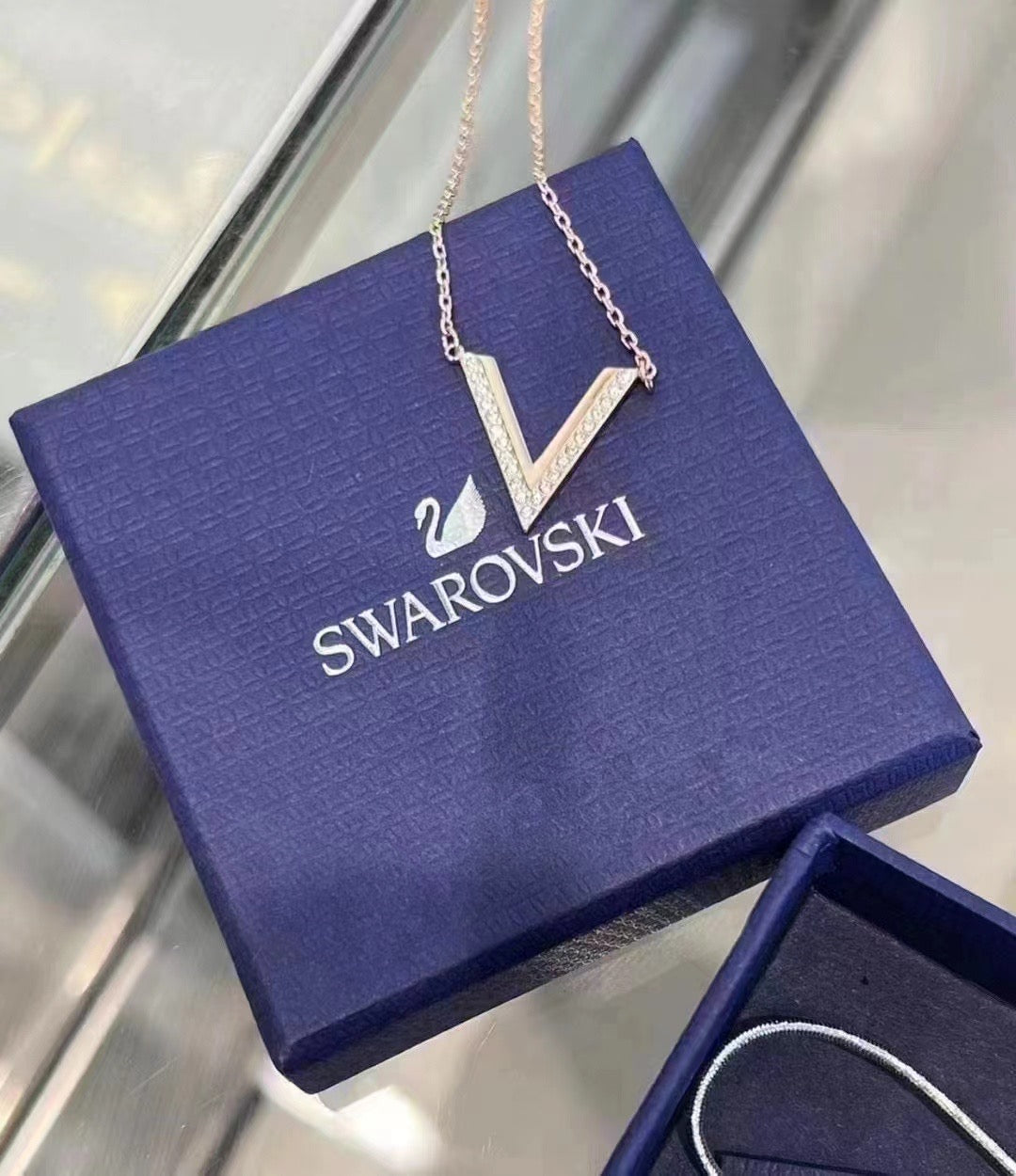 SWAROVSKI 頸鍊- 100%正版(必須先跟店主確定貨物狀況)