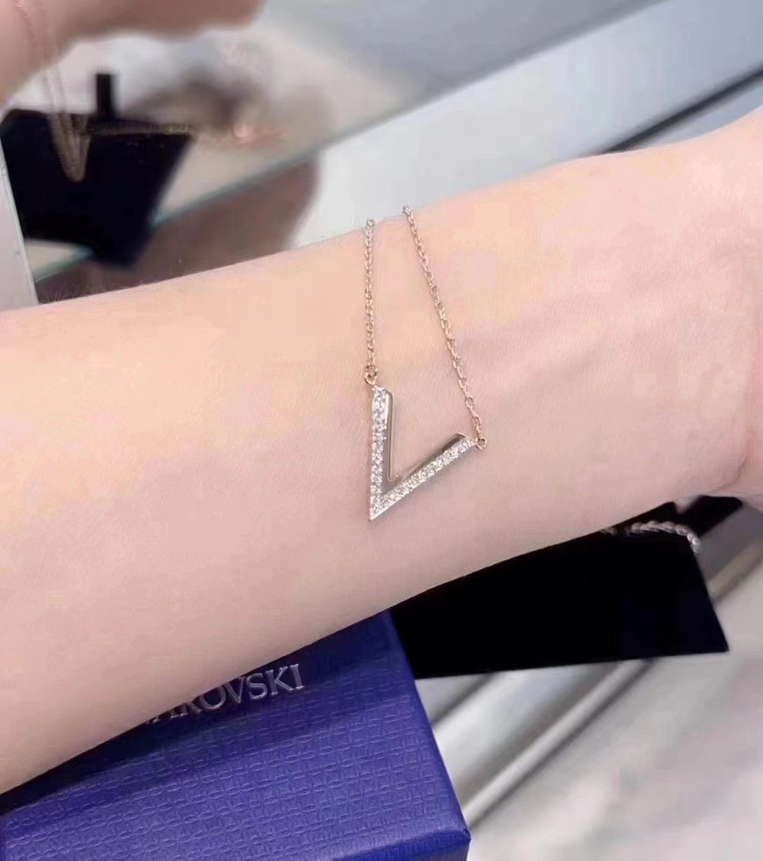 SWAROVSKI 頸鍊- 100%正版(必須先跟店主確定貨物狀況)