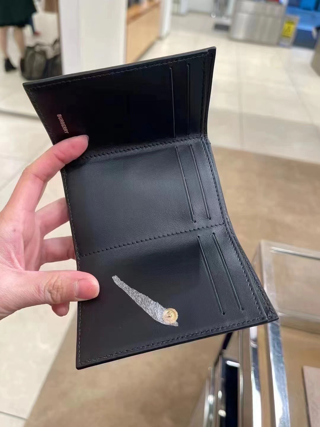 Burberry 女款細銀包- 100%正版(必須先跟店主確定貨物狀況)