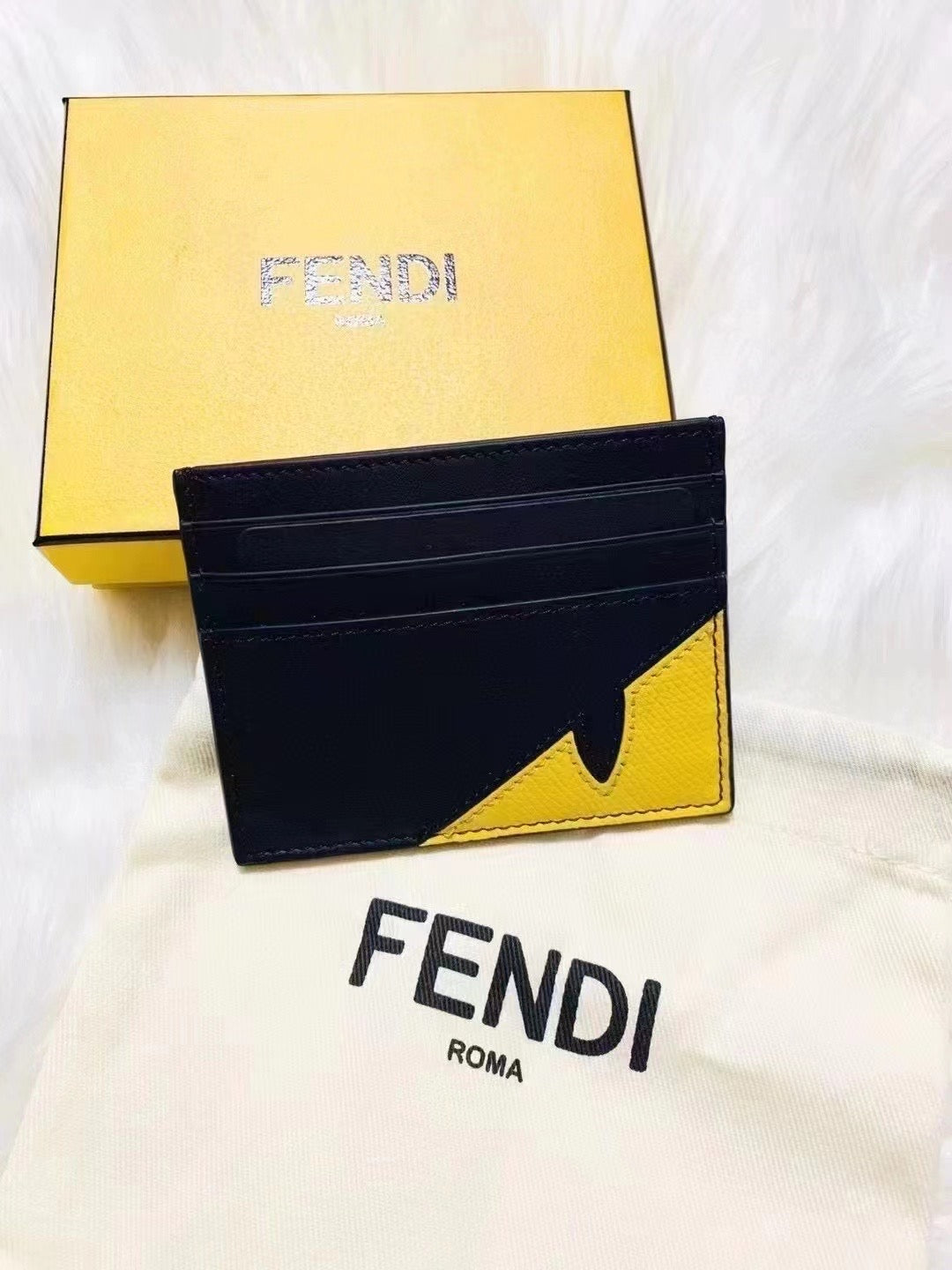 FENDI 卡套- 100%正版(必須先跟店主確定貨物狀況)