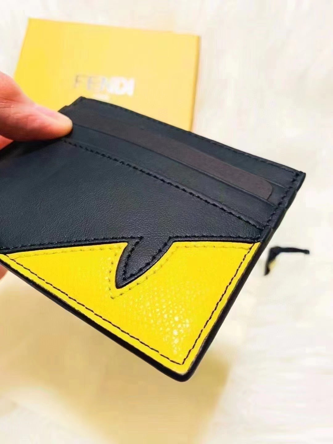 FENDI 卡套- 100%正版(必須先跟店主確定貨物狀況)