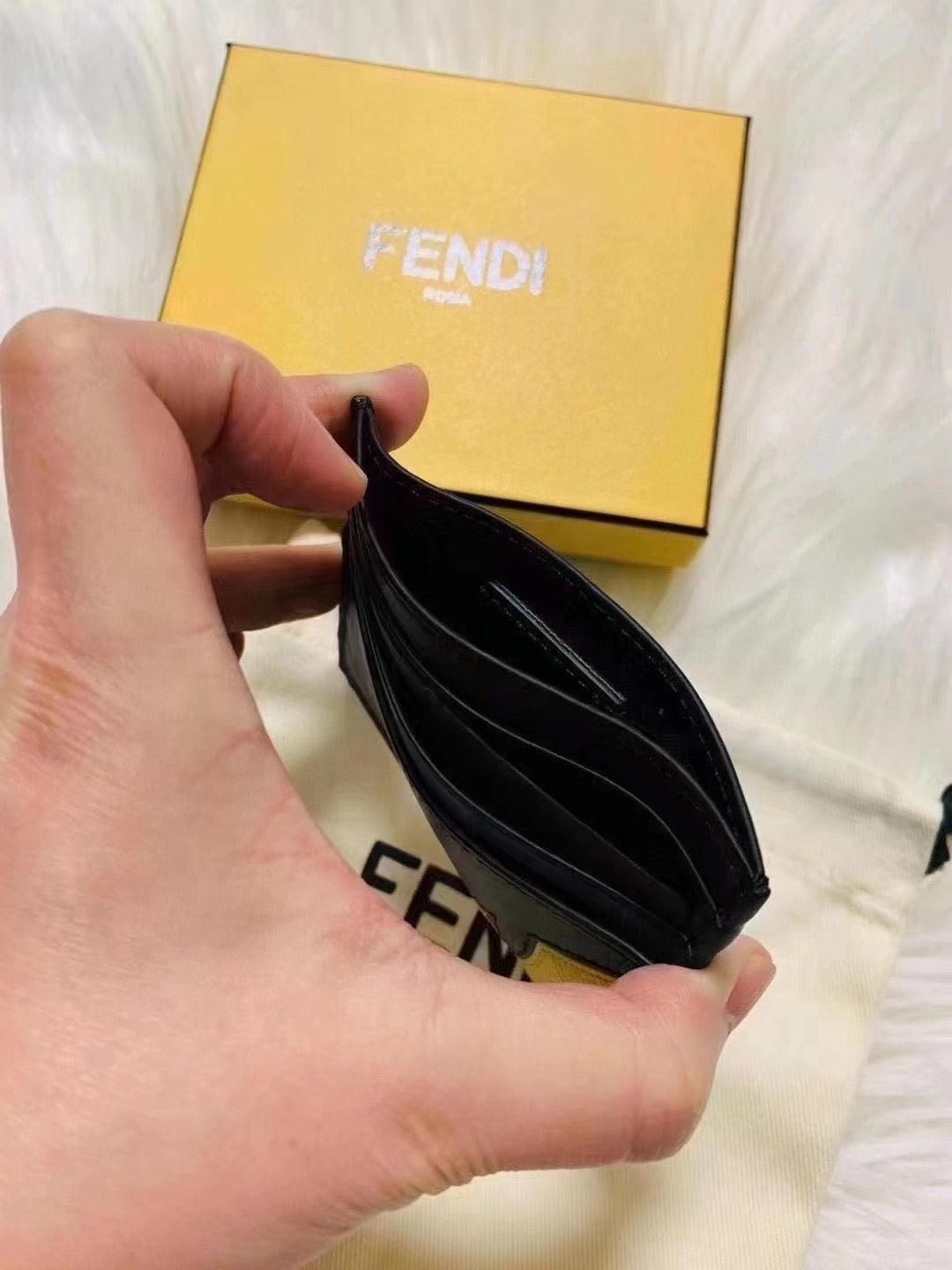 FENDI 卡套- 100%正版(必須先跟店主確定貨物狀況)