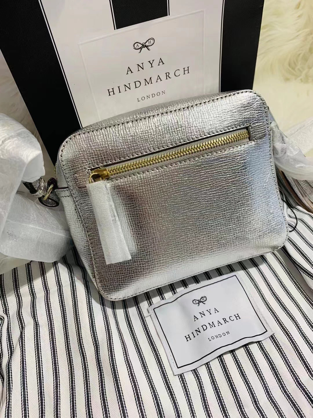 ANYA HINDMARCH 斜揹包- 100%正版(必須先跟店主確定貨物狀況)