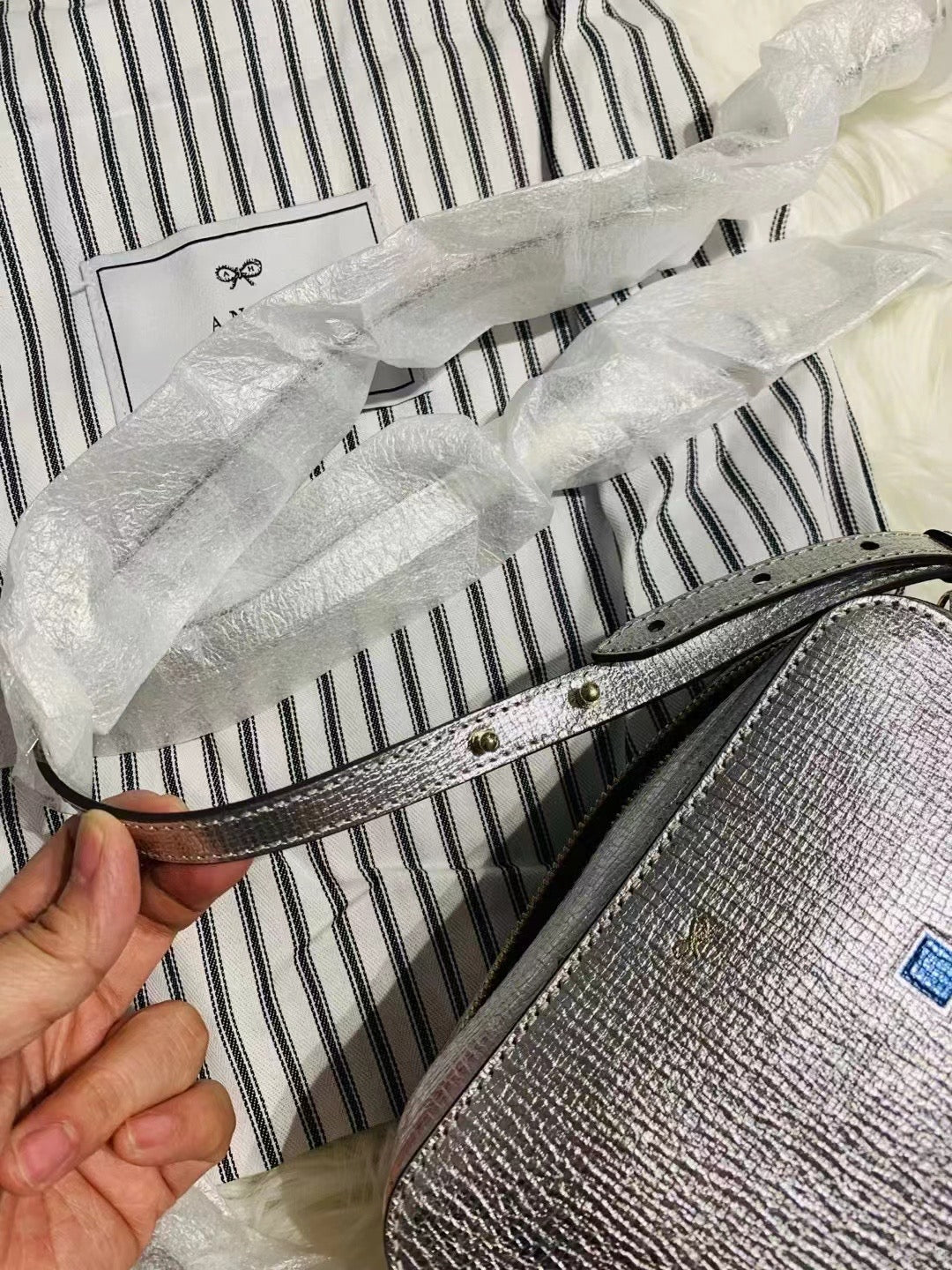 ANYA HINDMARCH 斜揹包- 100%正版(必須先跟店主確定貨物狀況)