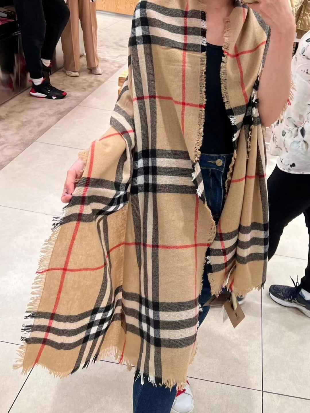 Burberry 圍巾- 100%正版(必須先跟店主確定貨物狀況)