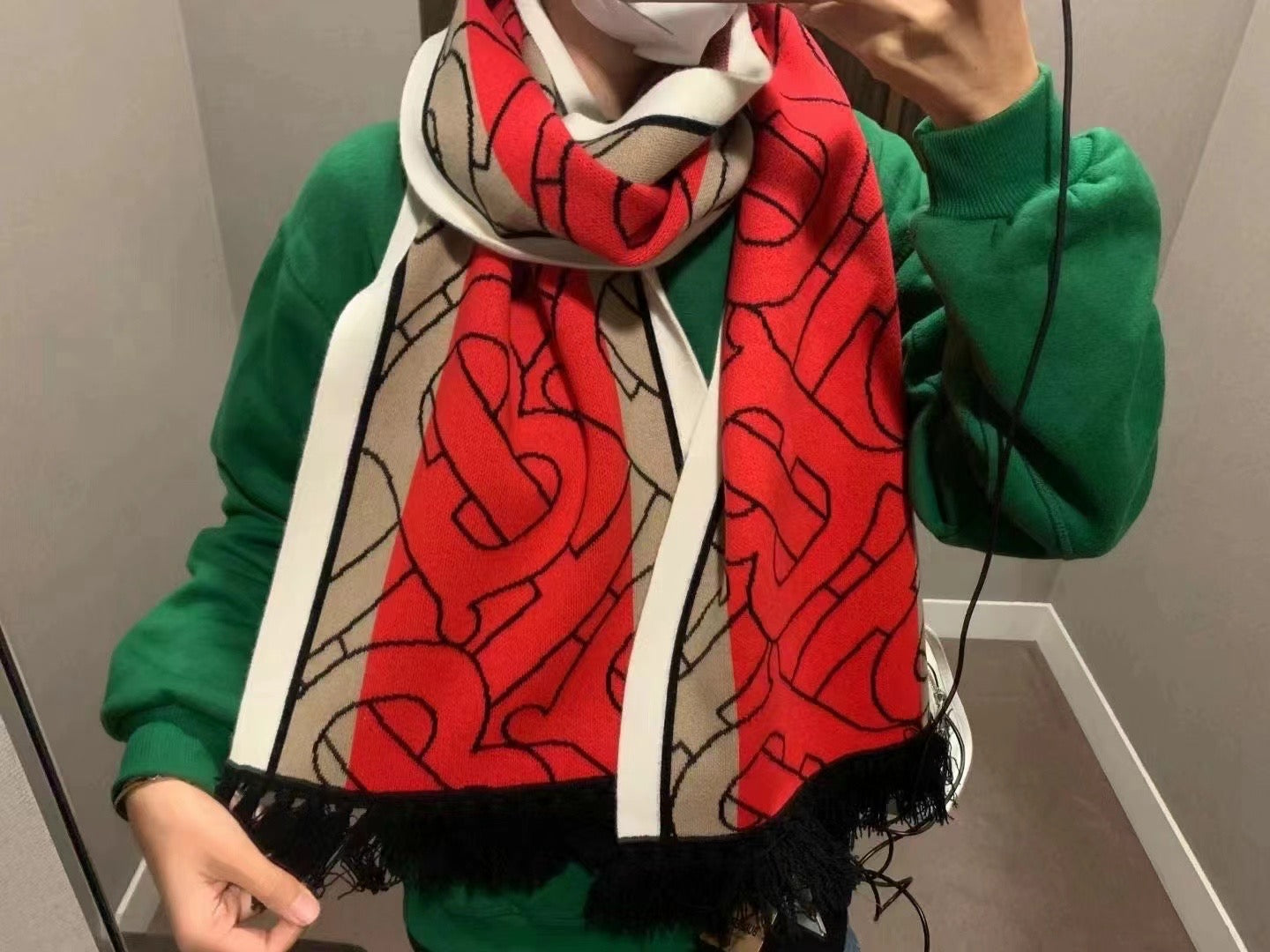 Burberry 圍巾- 100%正版(必須先跟店主確定貨物狀況)