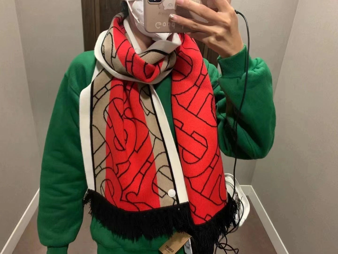 Burberry 圍巾- 100%正版(必須先跟店主確定貨物狀況)