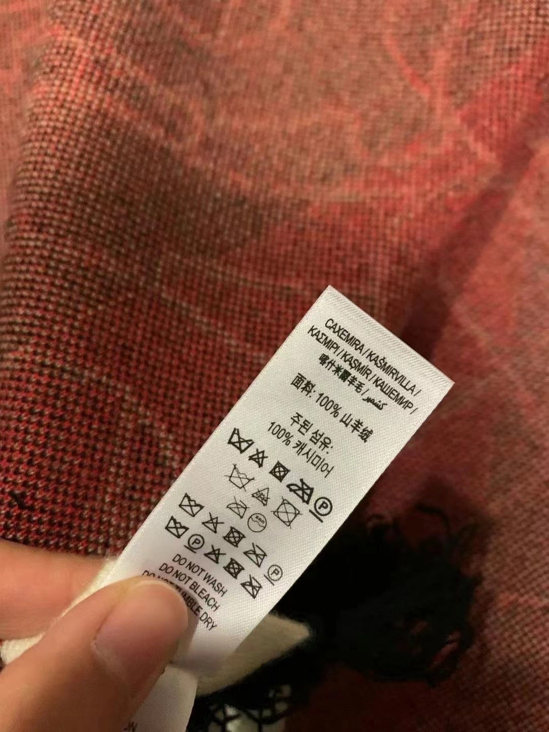 Burberry 圍巾- 100%正版(必須先跟店主確定貨物狀況)