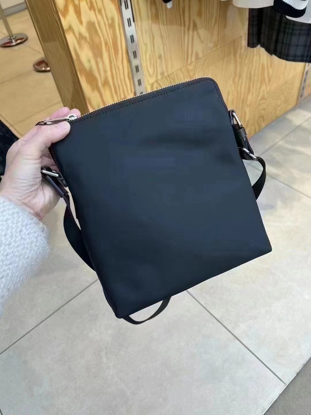 BURBERRY 斜揹 - 100%正版(必須先跟店主確定貨物狀況)