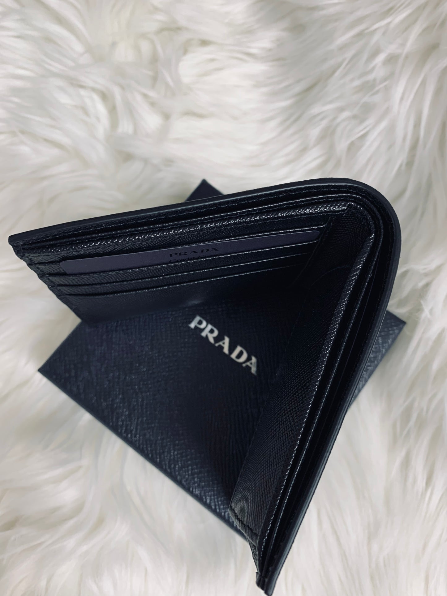 PRADA 男款銀包 - 100%正版(必須先跟店主確定貨物狀況)