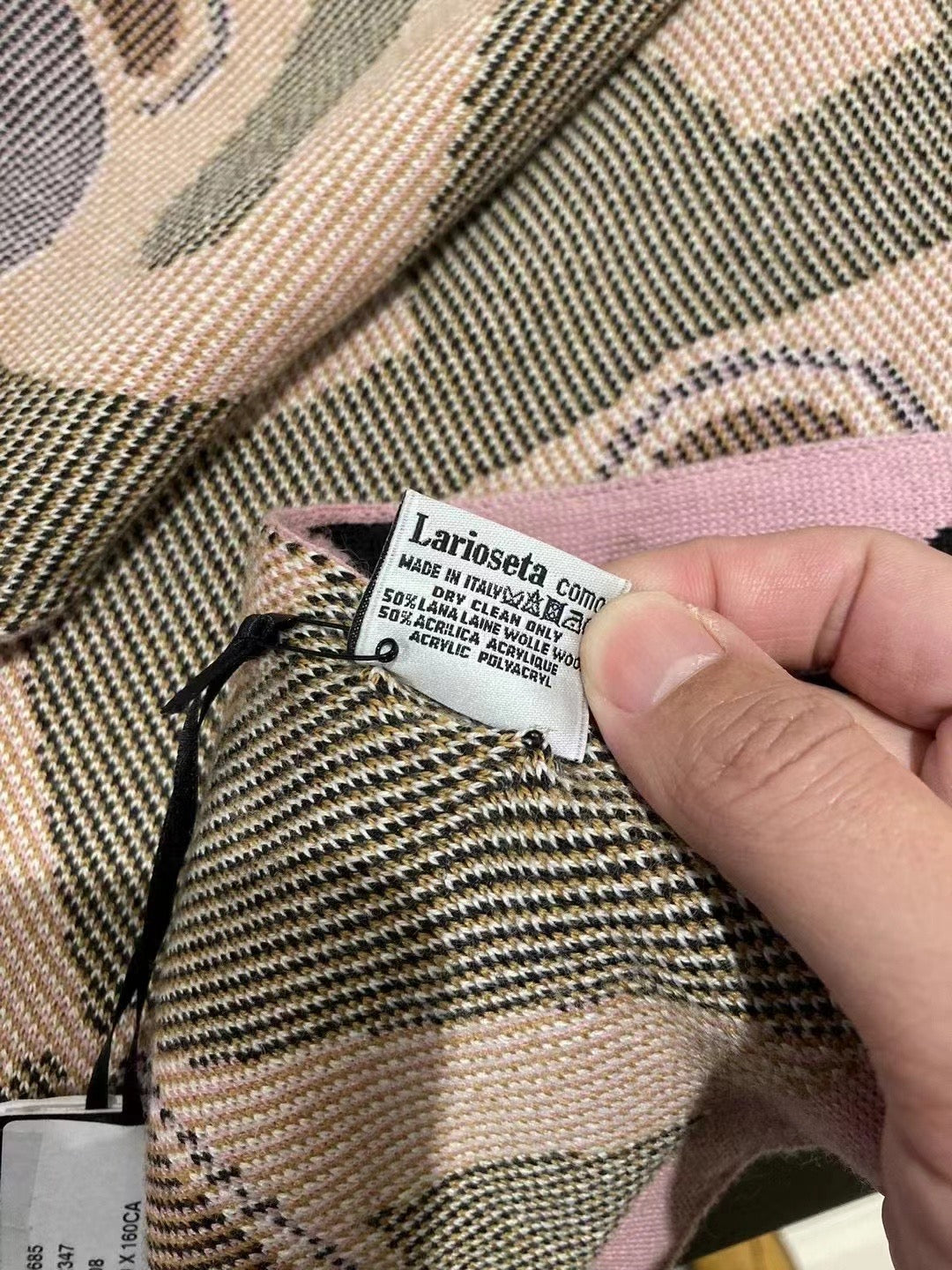 MOSCHINO圍巾- 100%正版(必須先跟店主確定貨物狀況)