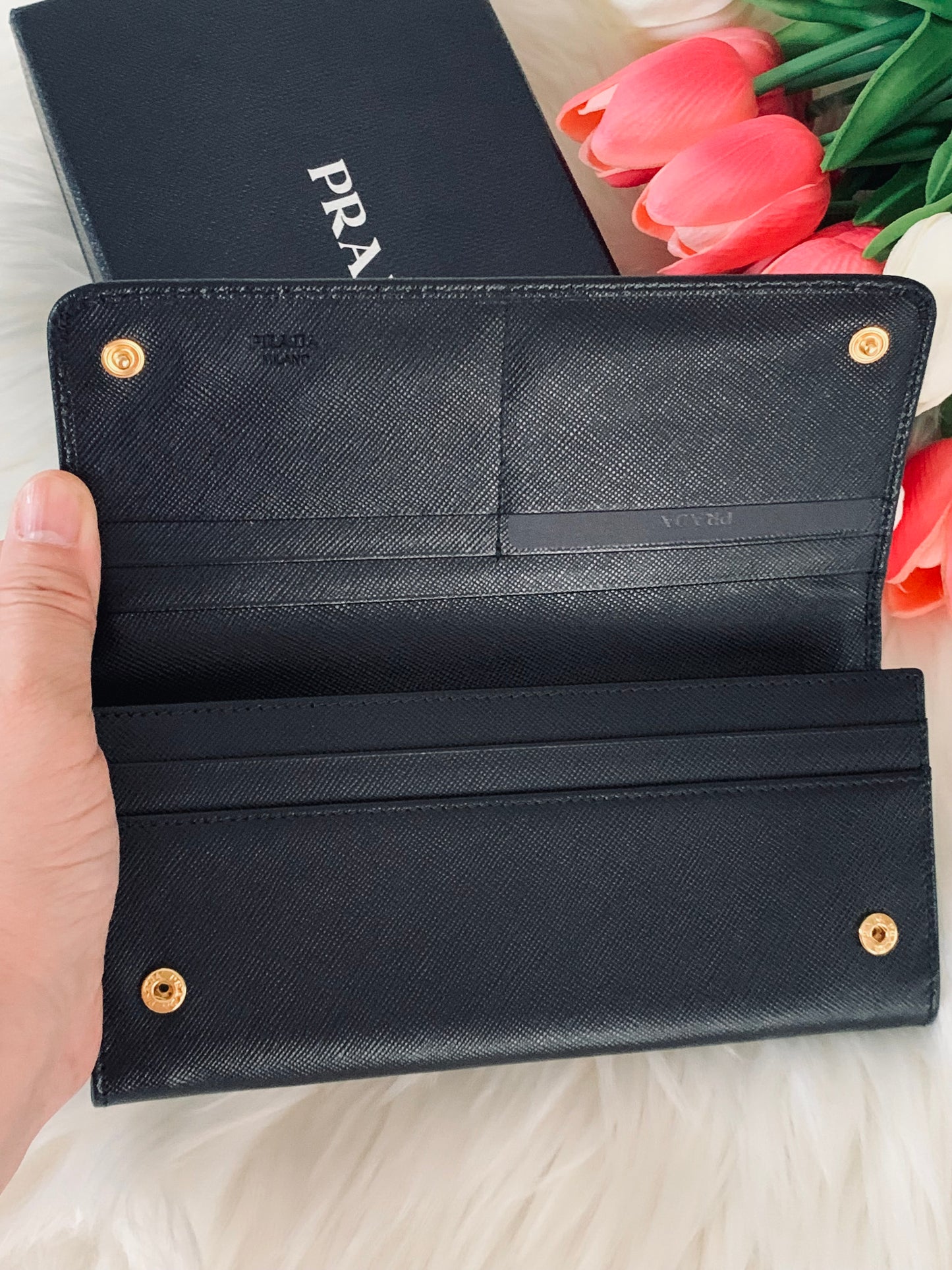 PRADA 長銀包 100%正版(必須先跟店主確定貨物狀況)